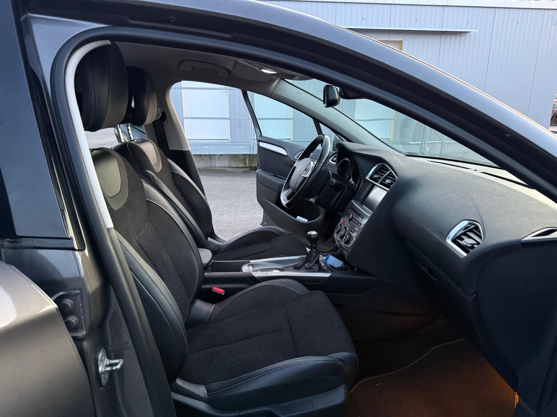 CITROEN C4 2.0 BlueHDi Shine-image-23