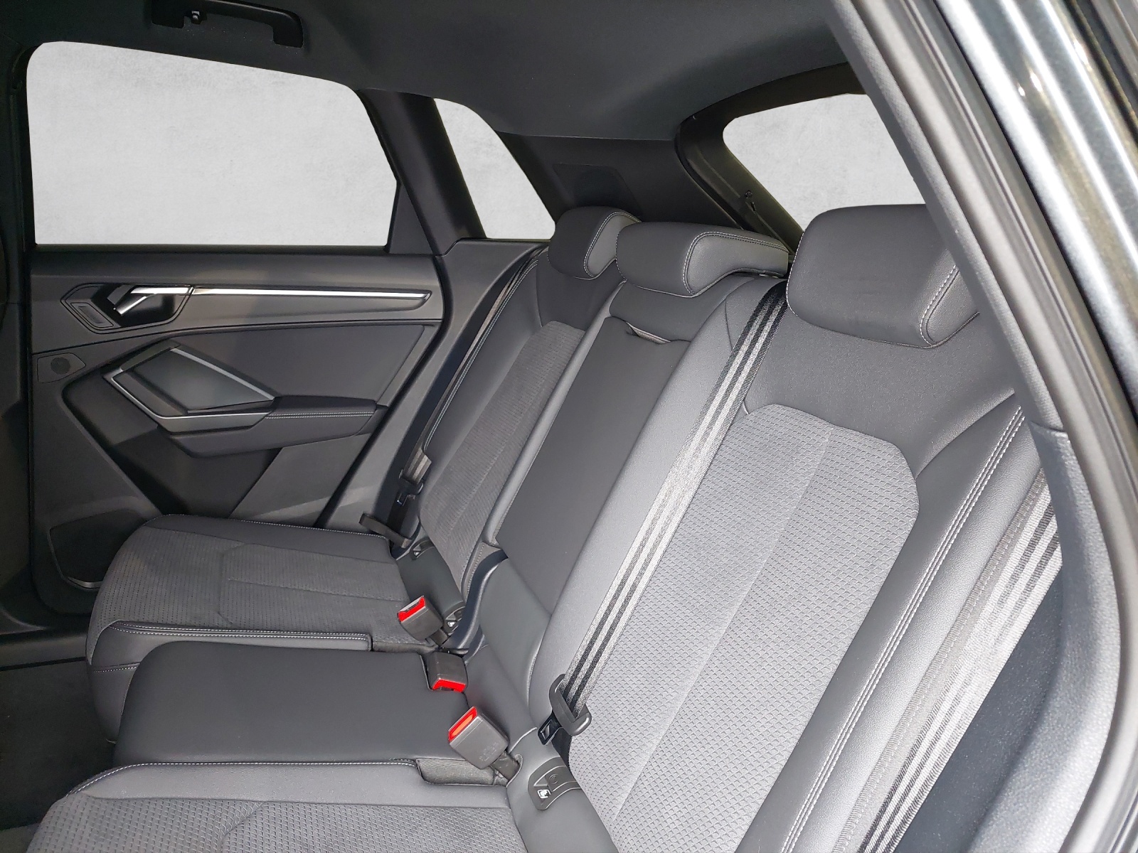 AUDI Q3 45 TFSI e S line S-tronic-image-8