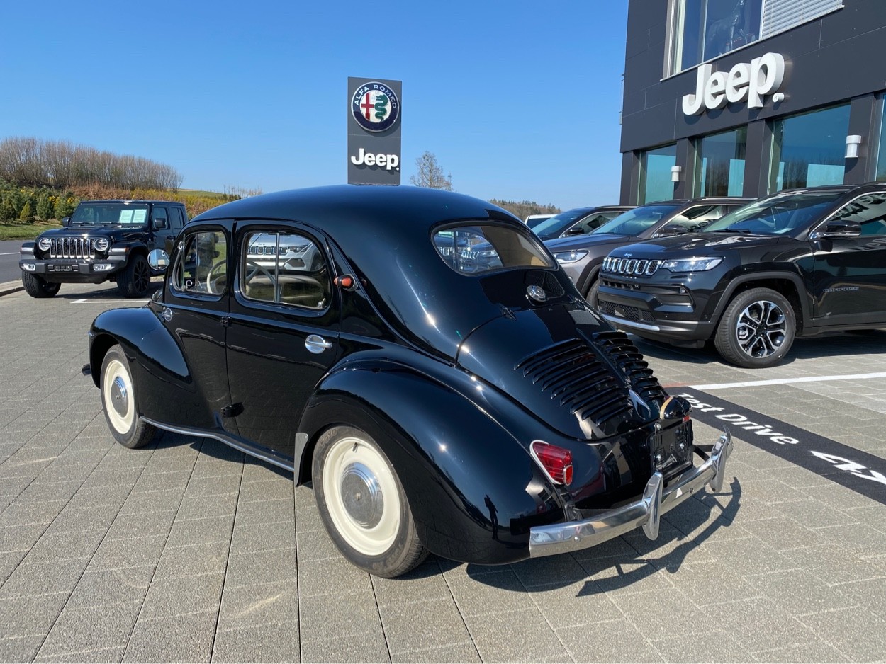 RENAULT 4CV R 1062-image-1