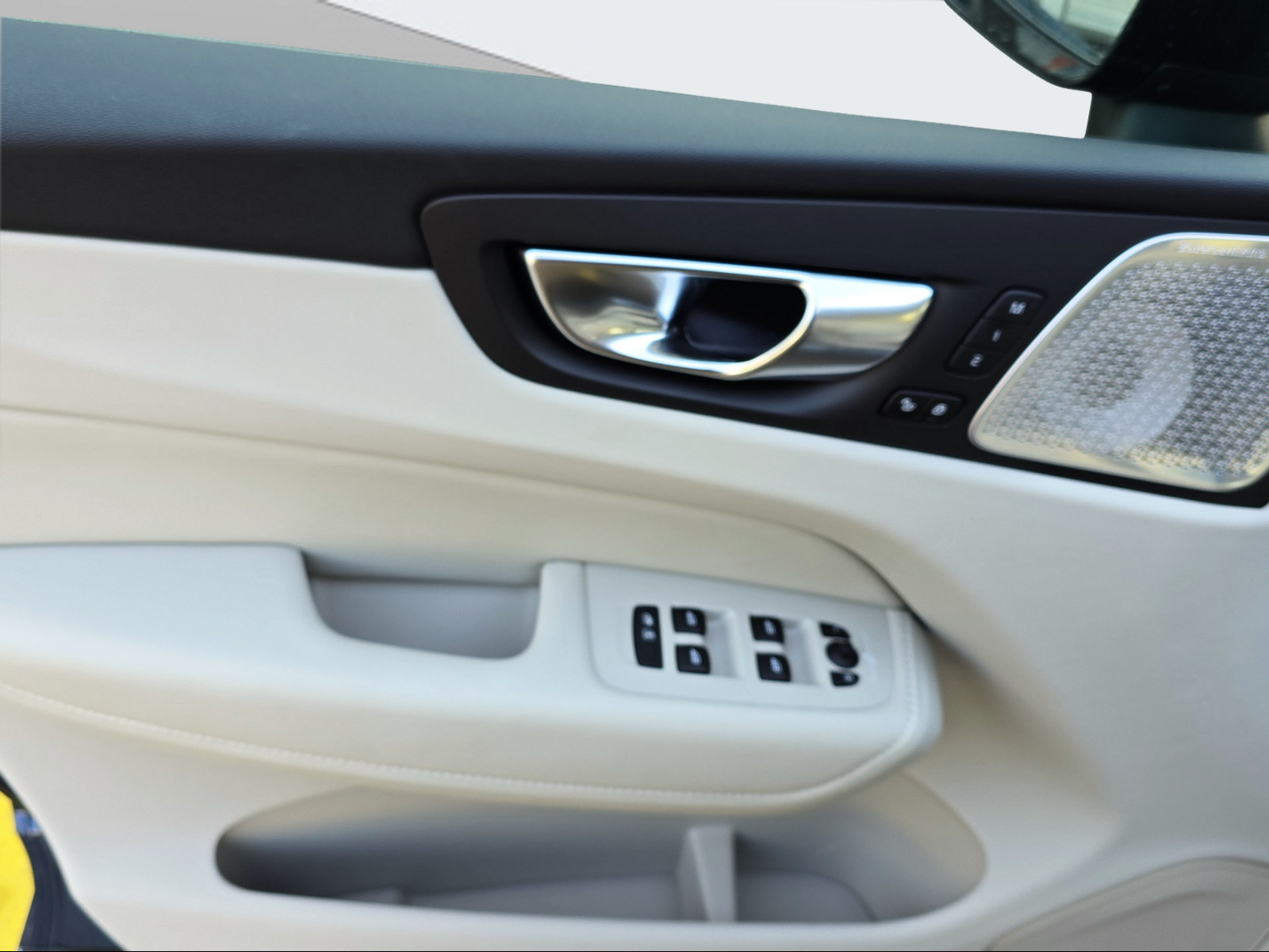 VOLVO XC60 T6 eAWD PluginHybrid Ultra Dark Model 2026-image-13