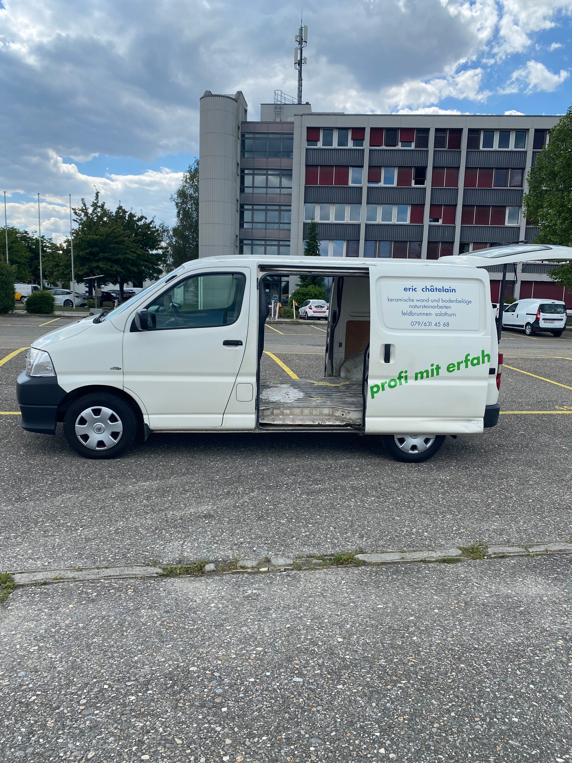 TOYOTA Hiace D-4D Van SWB-image-12