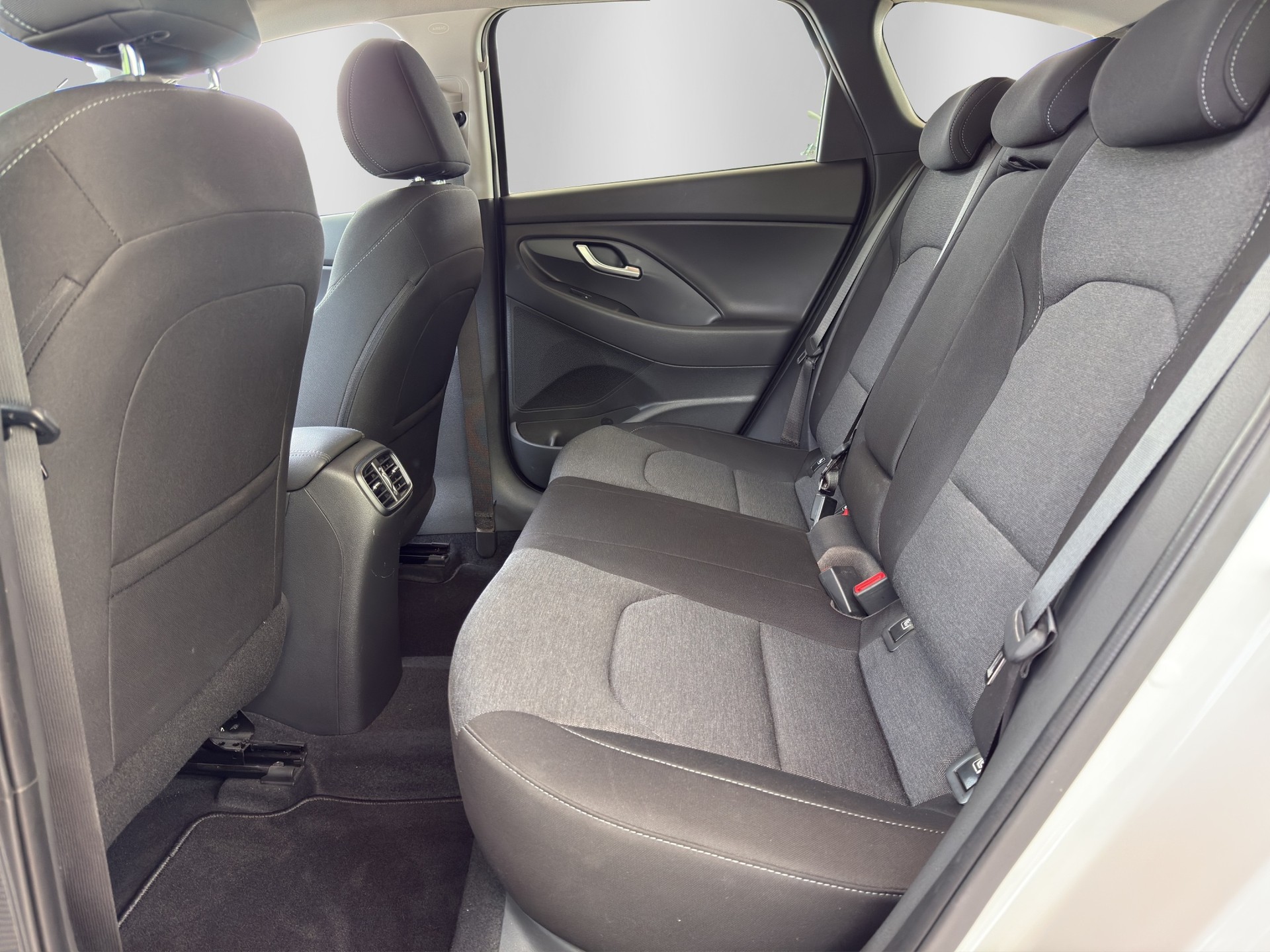 HYUNDAI i30 Wagon 1.5 T-GDi Amplia 48V MH DCT-image-13