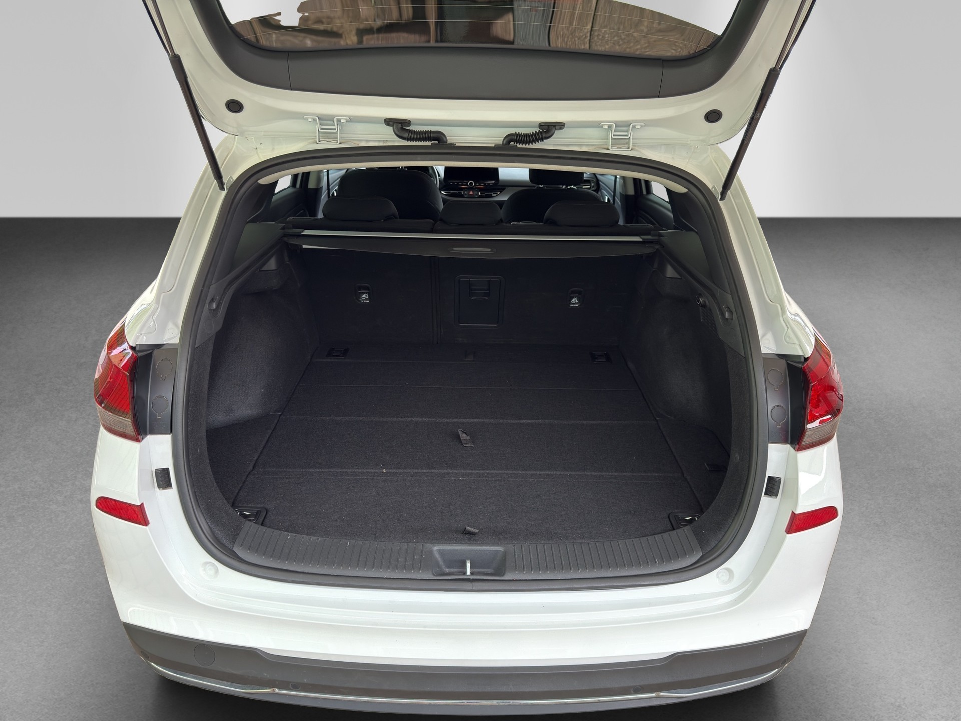 HYUNDAI i30 Wagon 1.5 T-GDi Amplia 48V MH DCT-image-15