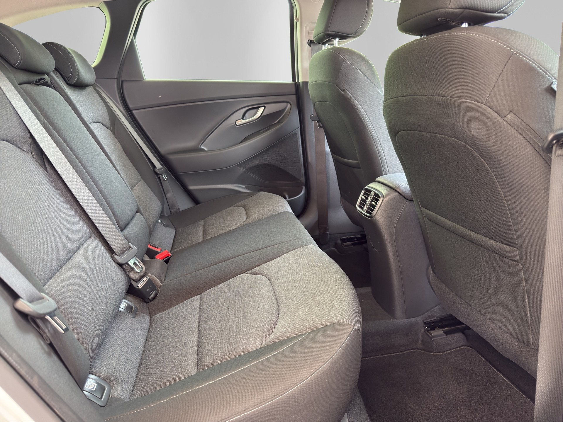 HYUNDAI i30 Wagon 1.5 T-GDi Amplia 48V MH DCT-image-14