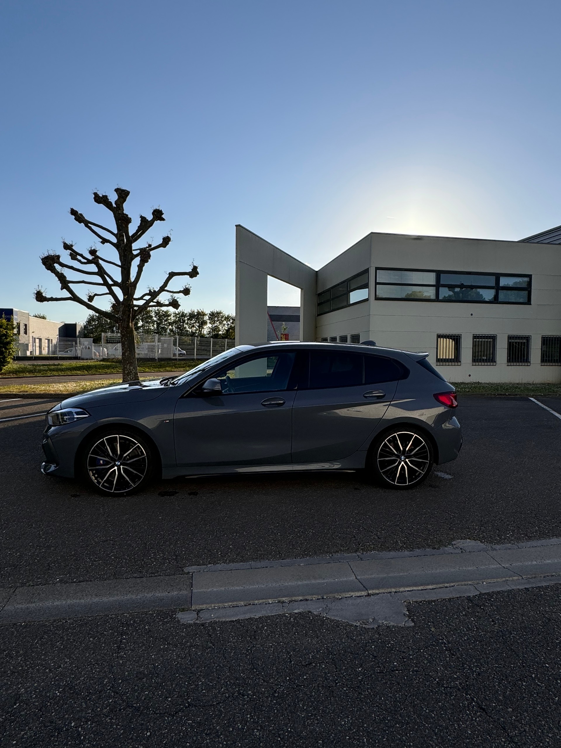 BMW M135i xDrive Steptronic-image-4