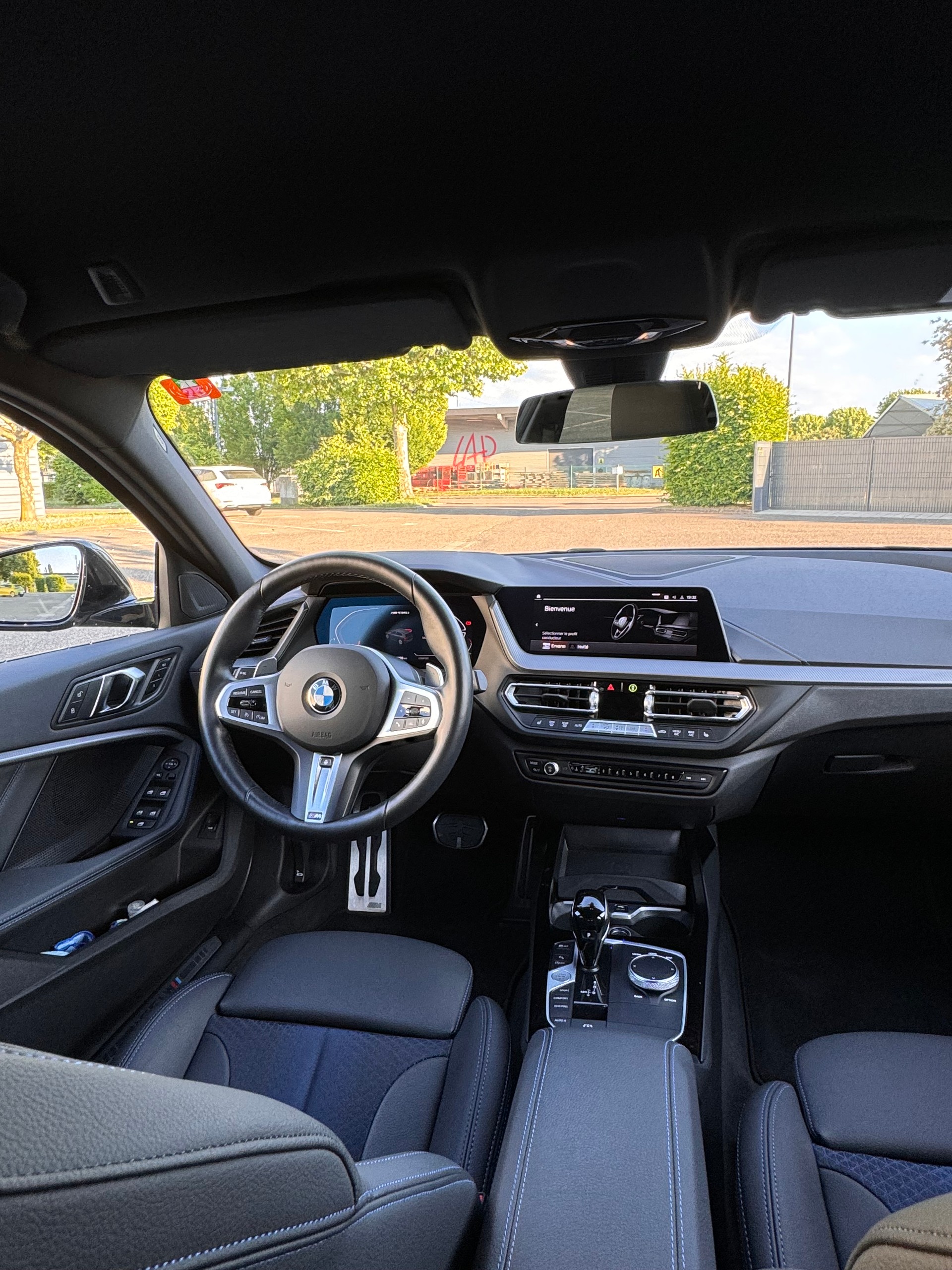 BMW M135i xDrive Steptronic-image-13