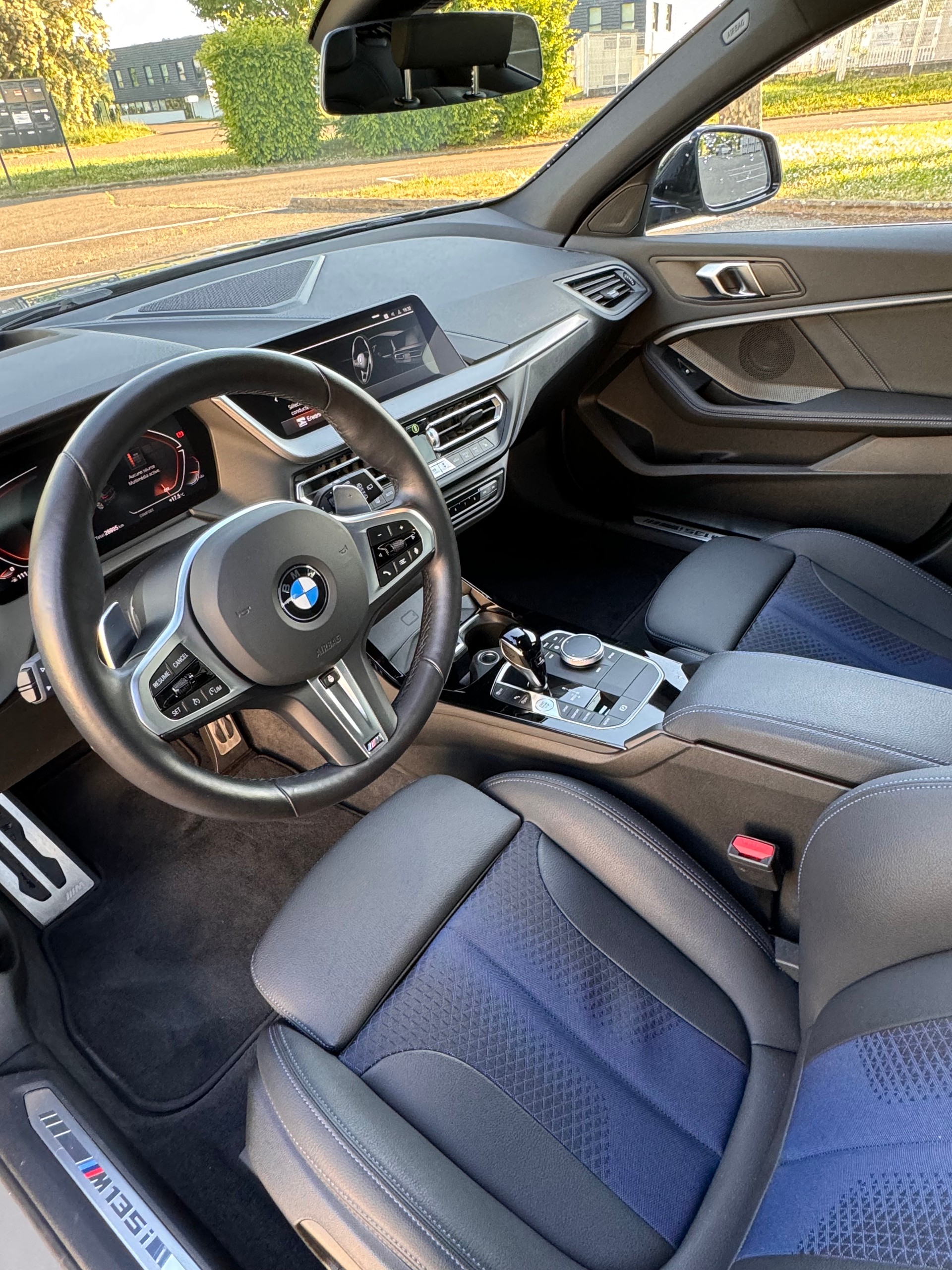 BMW M135i xDrive Steptronic-image-14