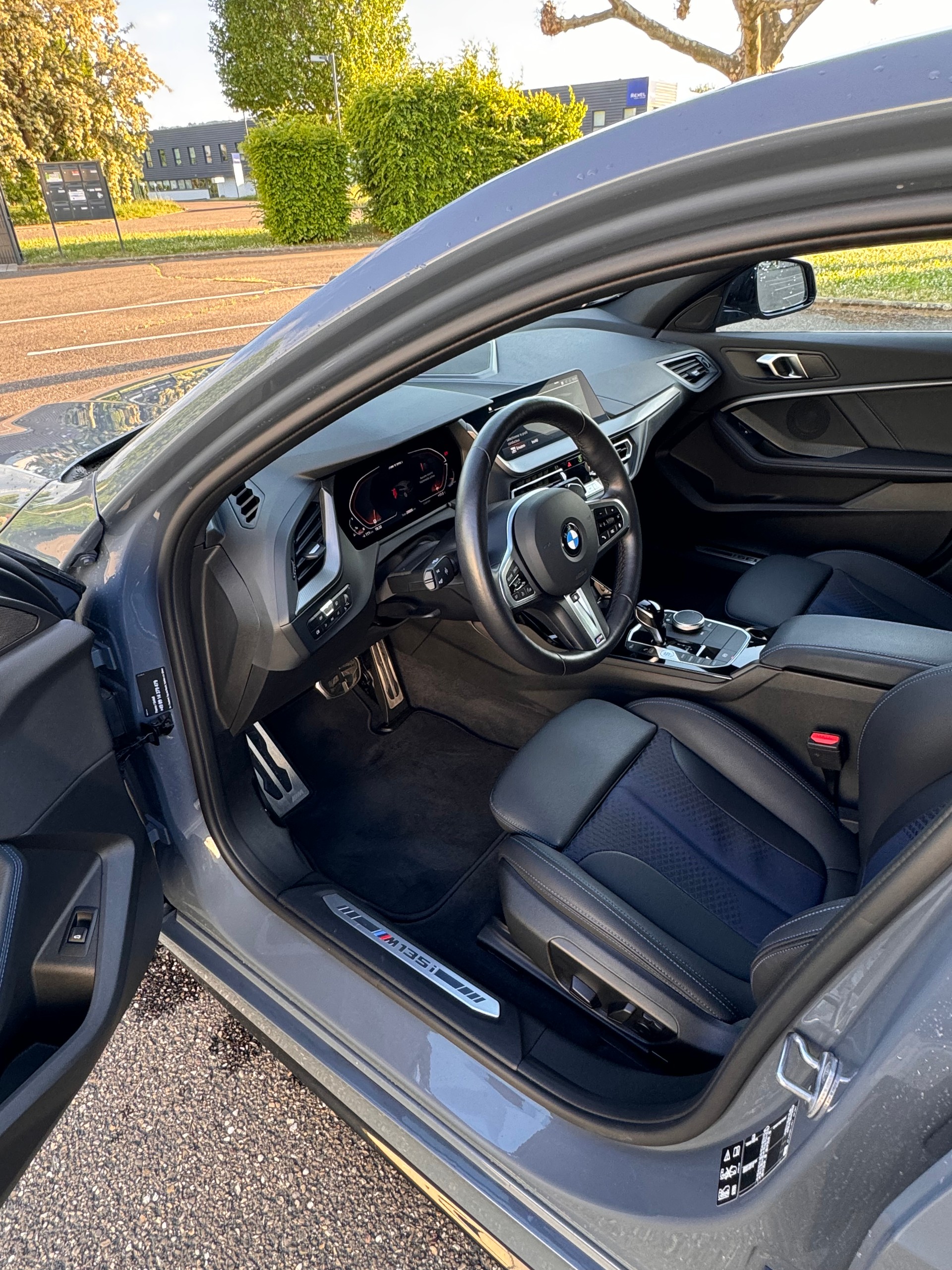 BMW M135i xDrive Steptronic-image-12