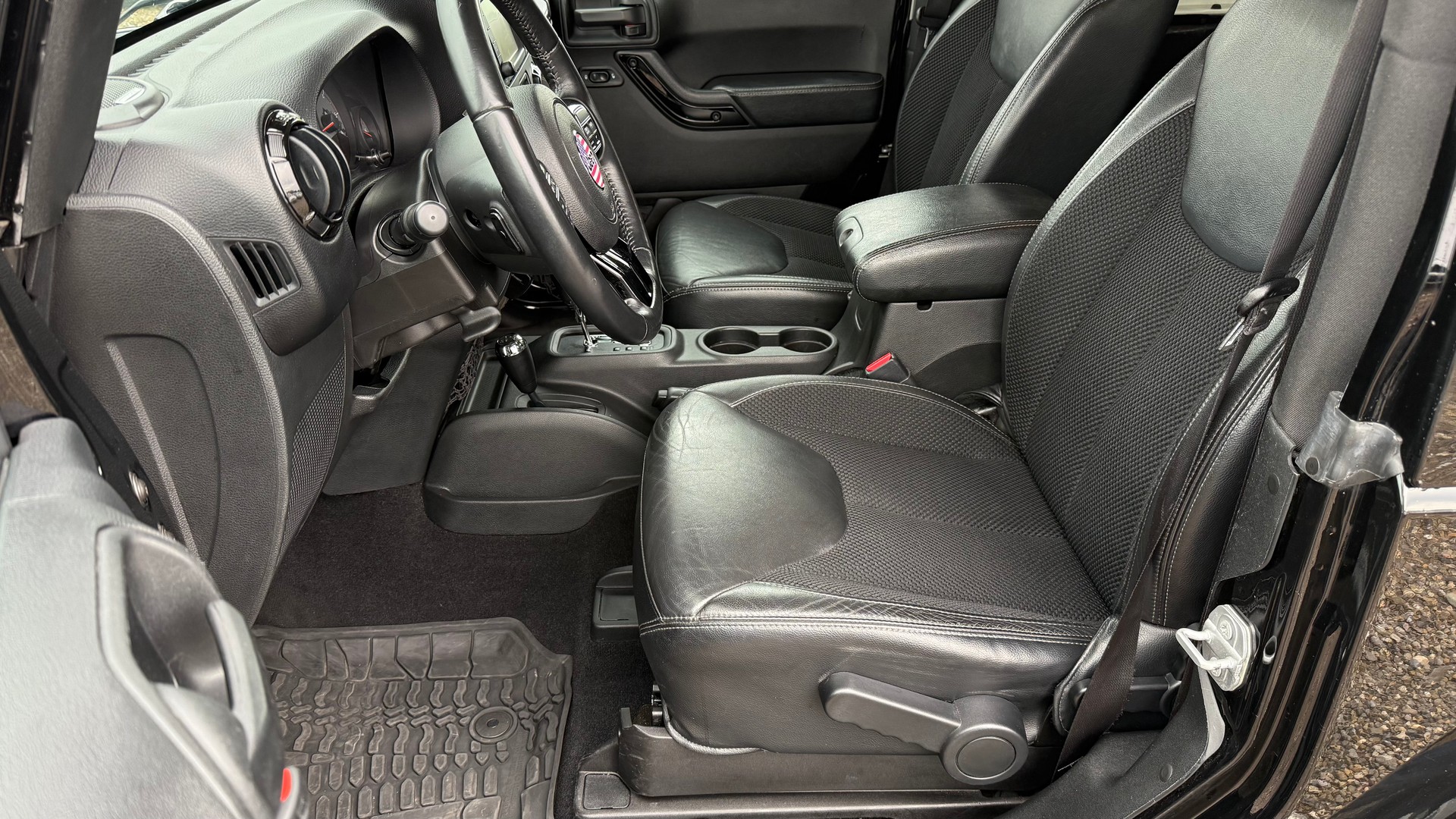JEEP Wrangler 2.8 CRD Sahara Automatic hardtop-image-3