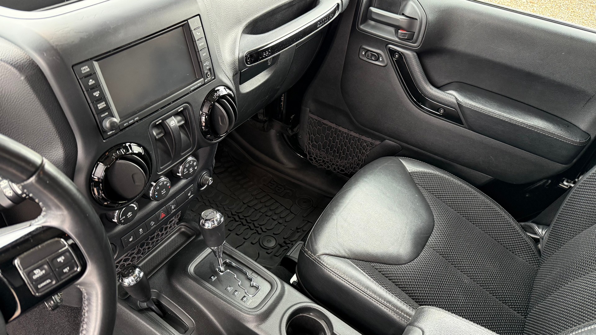 JEEP Wrangler 2.8 CRD Sahara Automatic hardtop-image-7