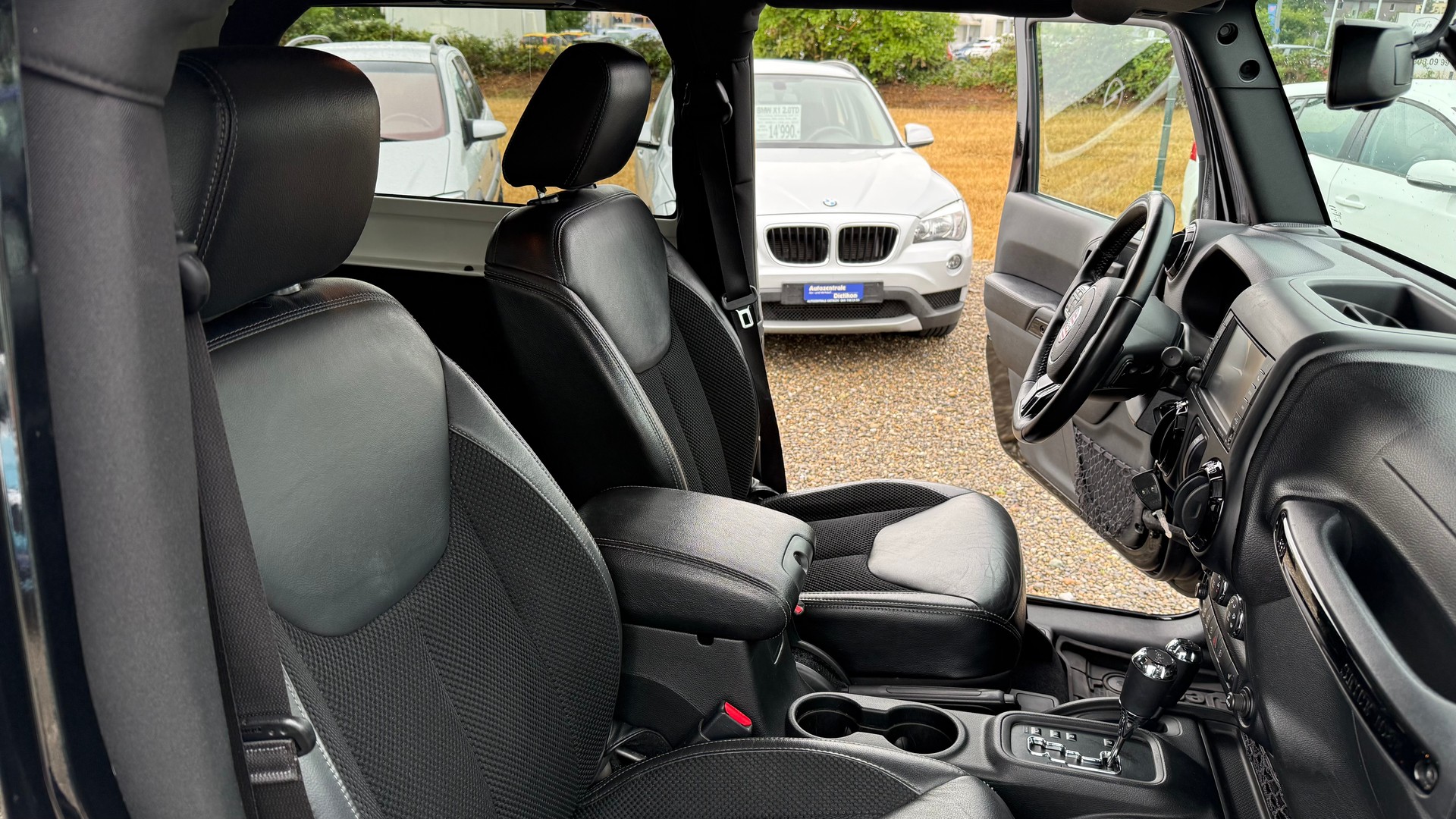 JEEP Wrangler 2.8 CRD Sahara Automatic hardtop-image-9