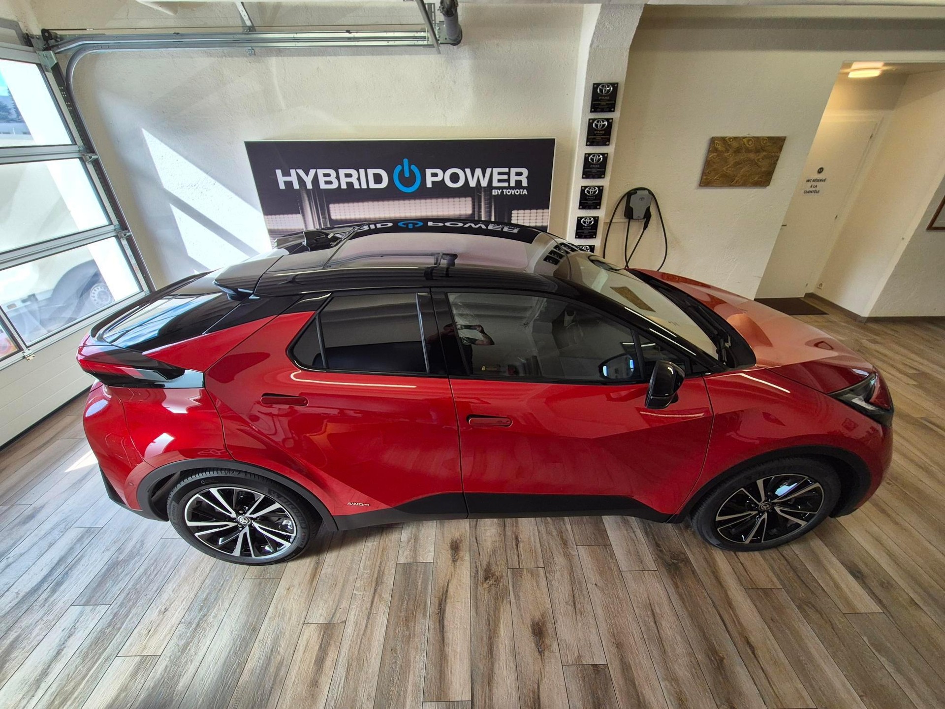TOYOTA C-HR 2.0 HEV Style 4x4-showroom-element-3