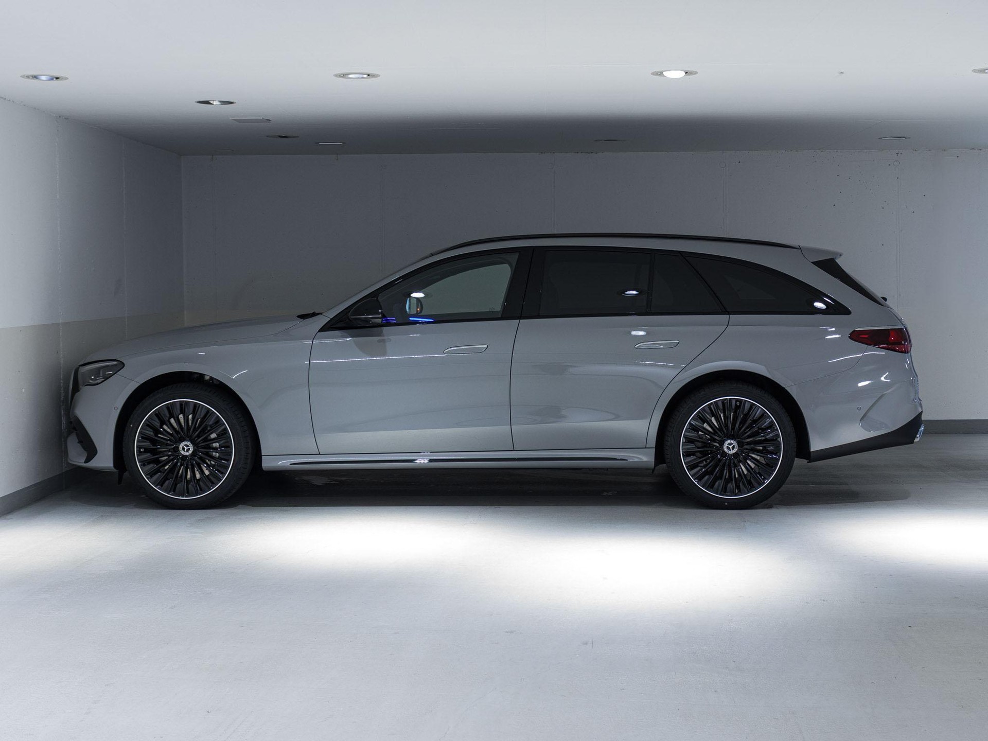 MERCEDES-BENZ E 450 d 4MATIC T-Modell-image-4