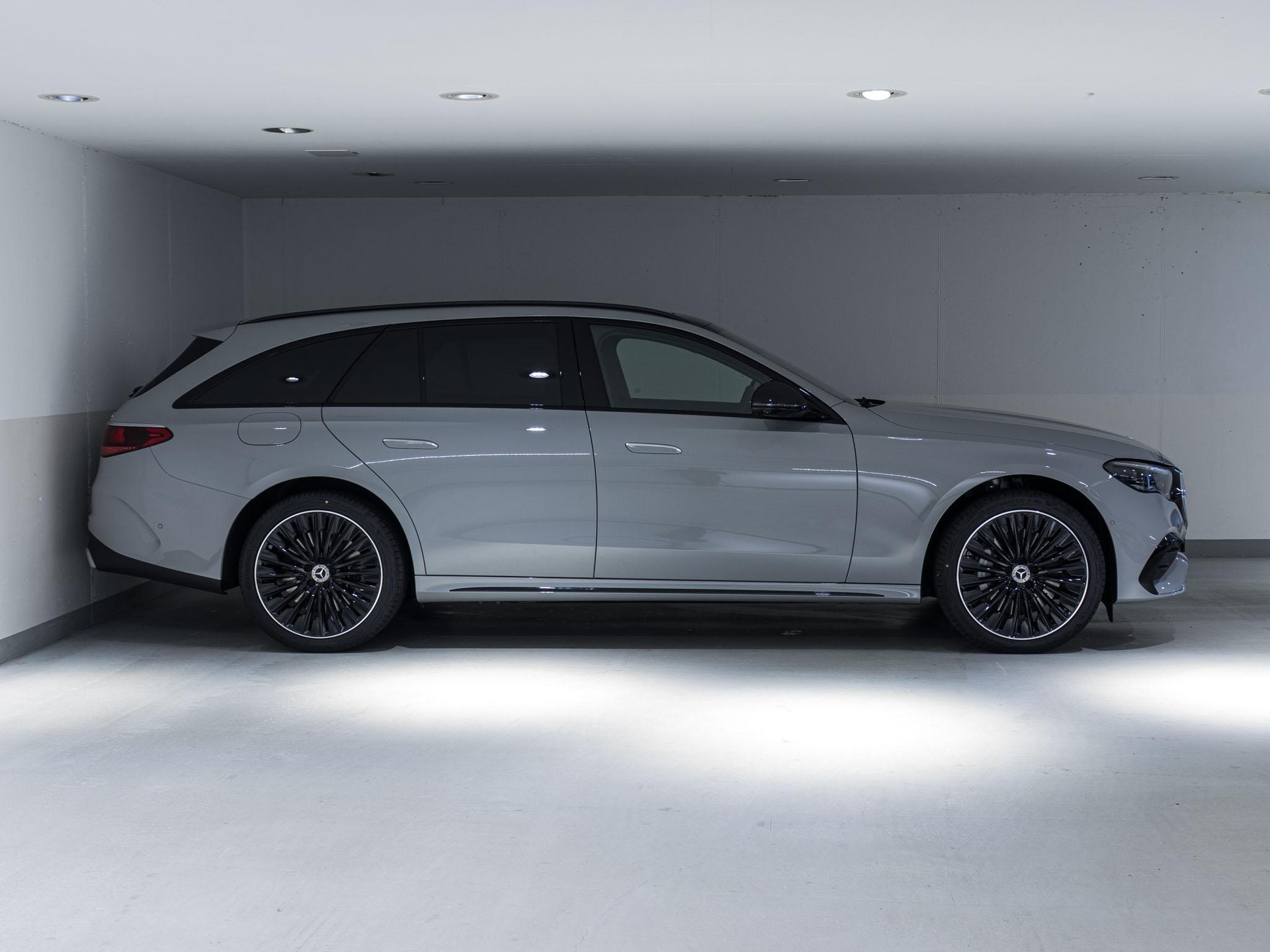 MERCEDES-BENZ E 450 d 4MATIC T-Modell-image-1
