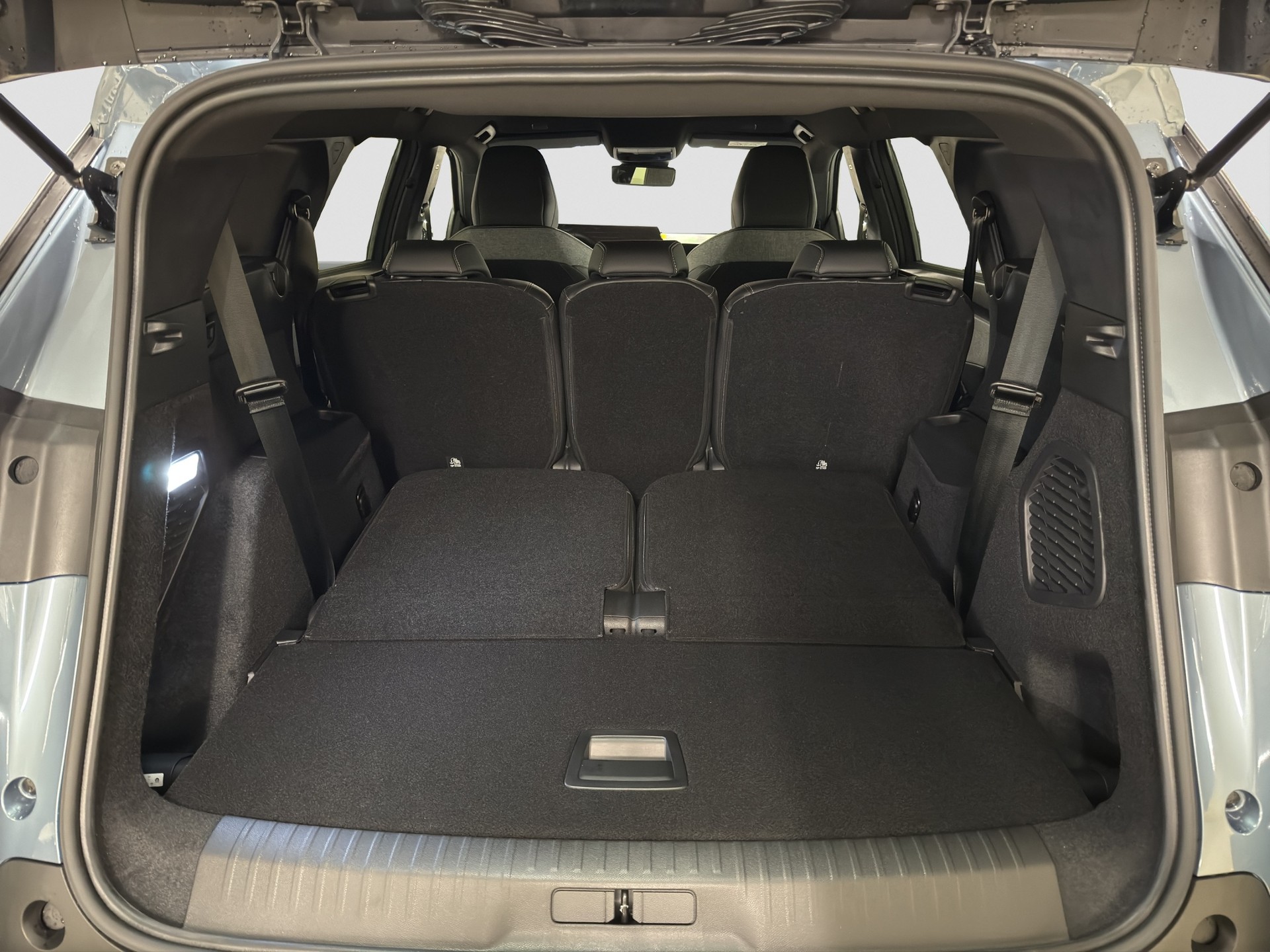 PEUGEOT 5008 1.2 Hybrid Allure Premium-image-15