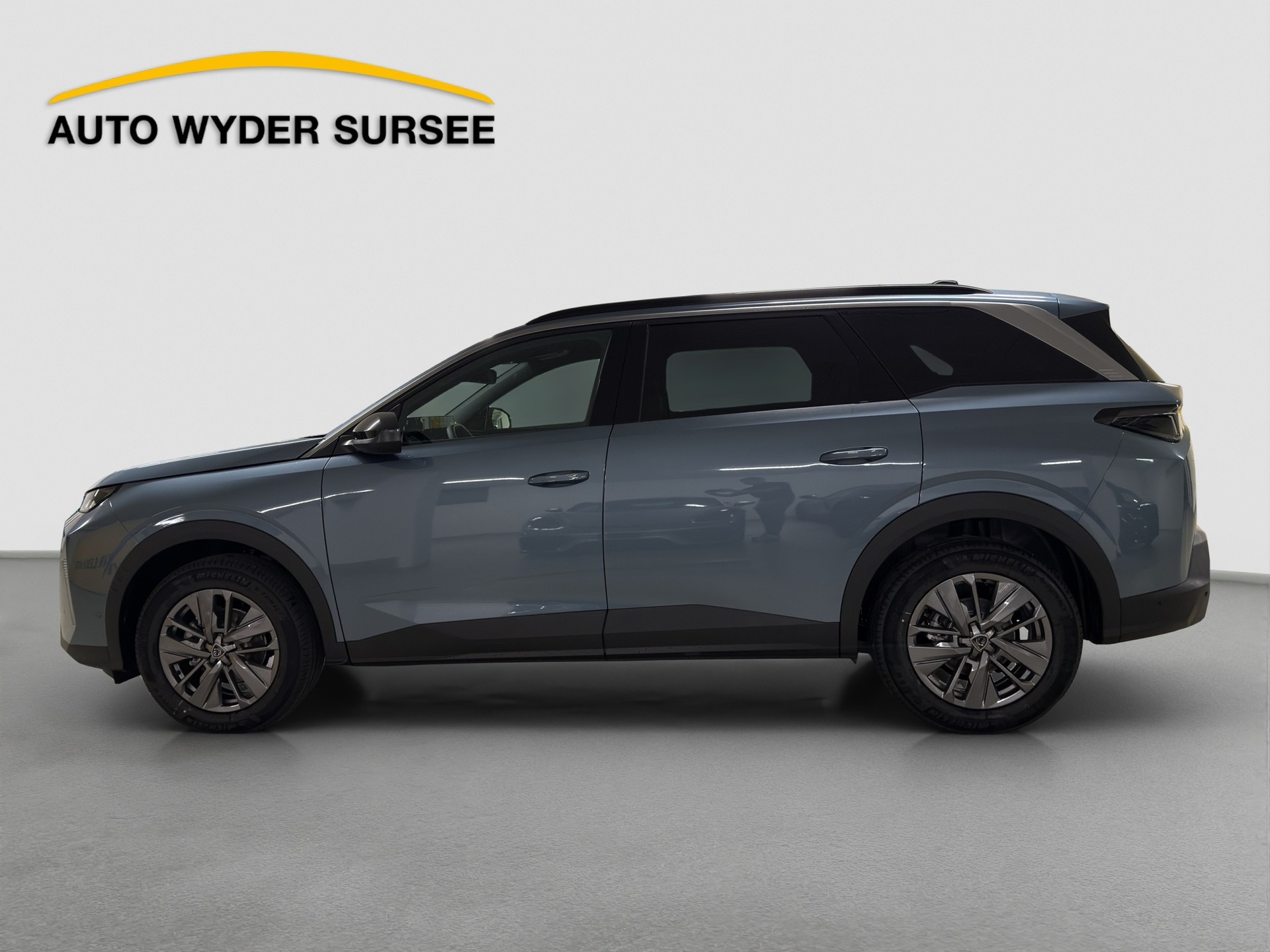 PEUGEOT 5008 1.2 Hybrid Allure Premium-image-2