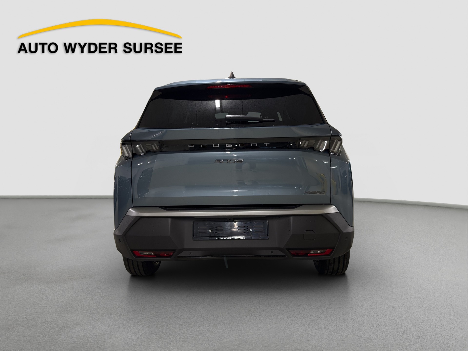 PEUGEOT 5008 1.2 Hybrid Allure Premium-image-4