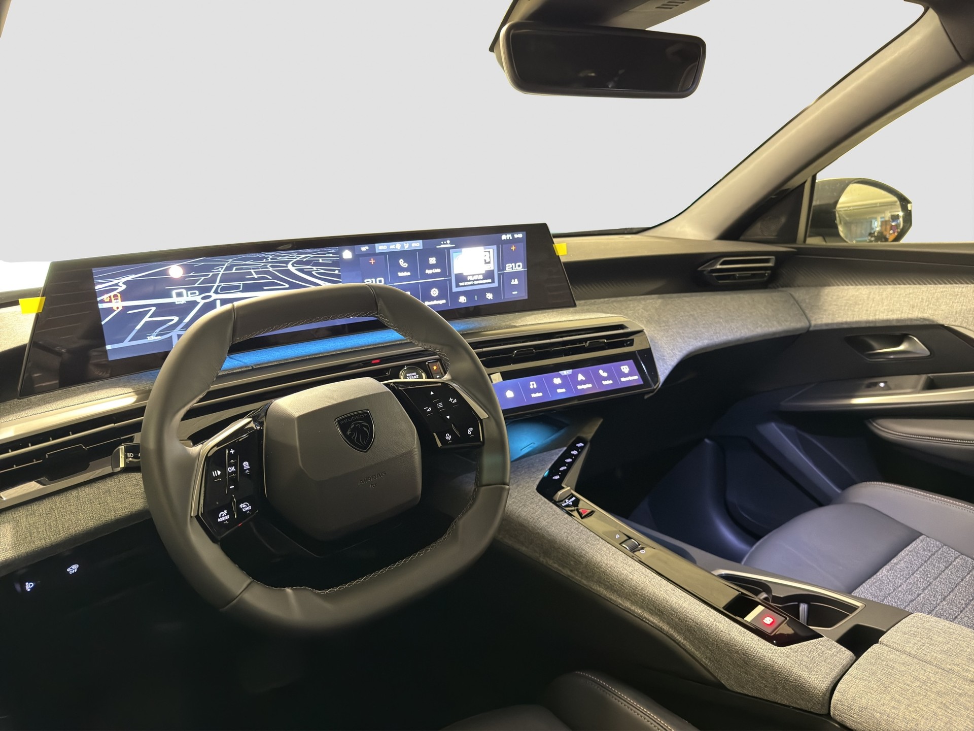 PEUGEOT 5008 1.2 Hybrid Allure Premium-image-12