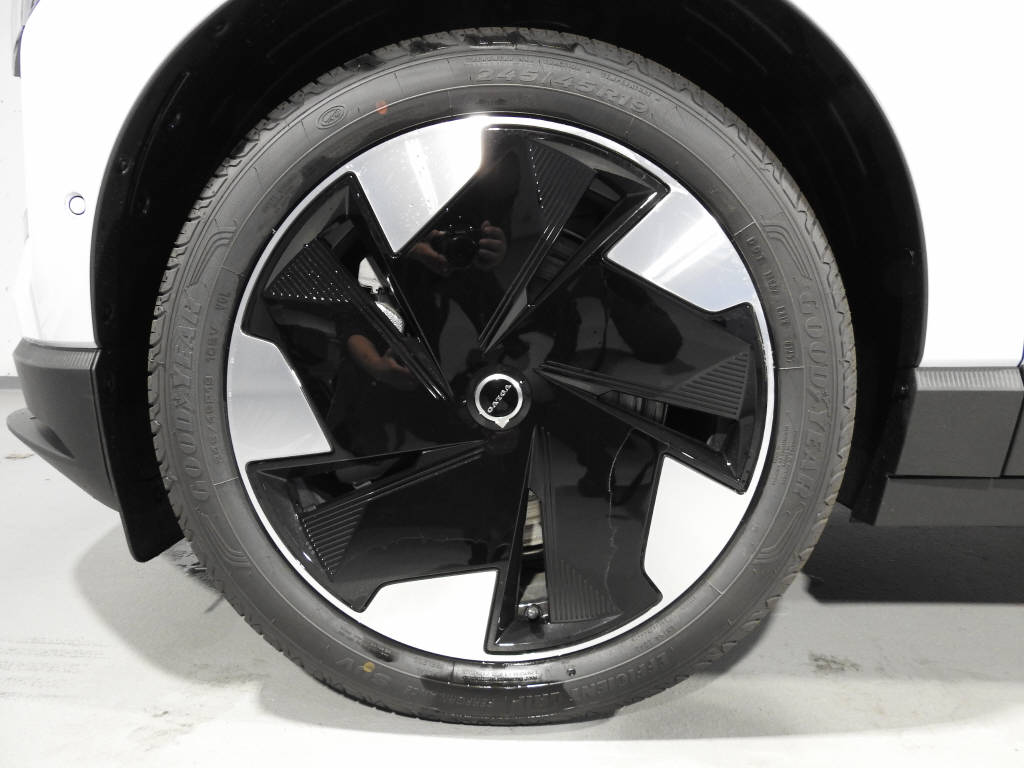 VOLVO EX 30 E60 Ultra-image-13