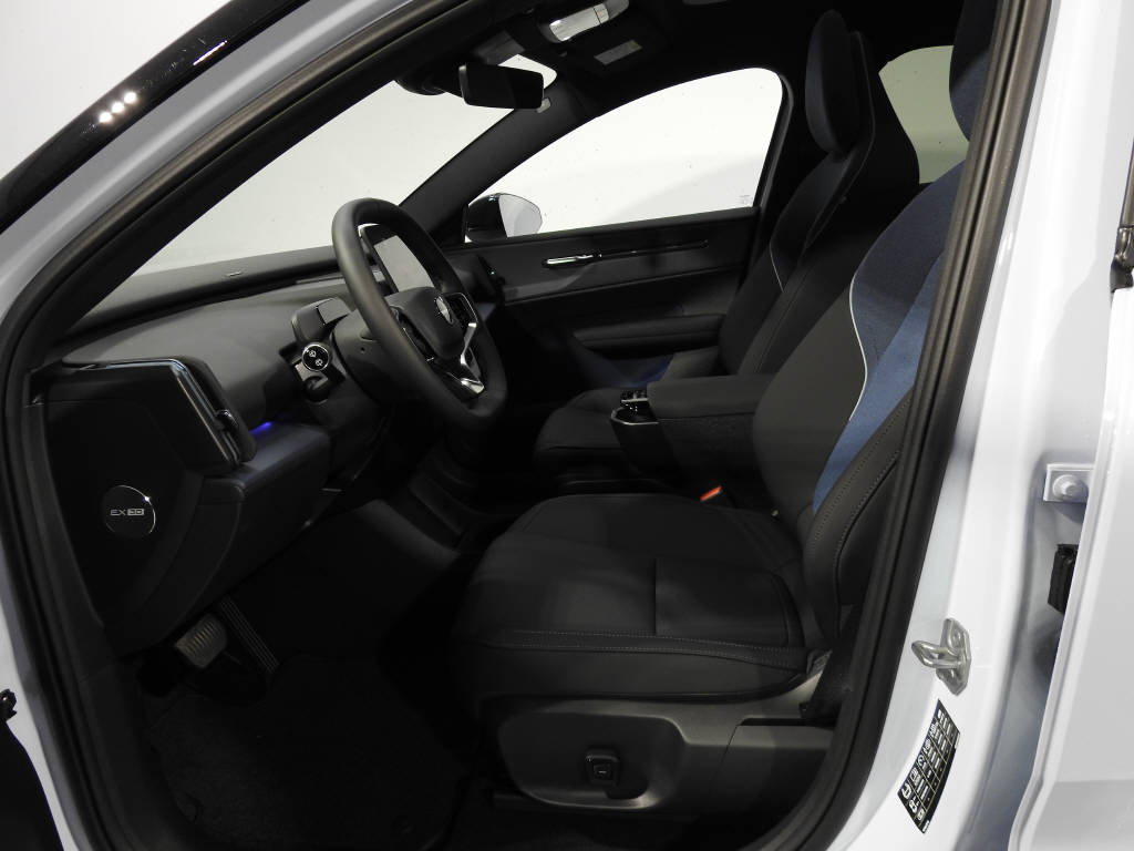 VOLVO EX 30 E60 Ultra-image-9