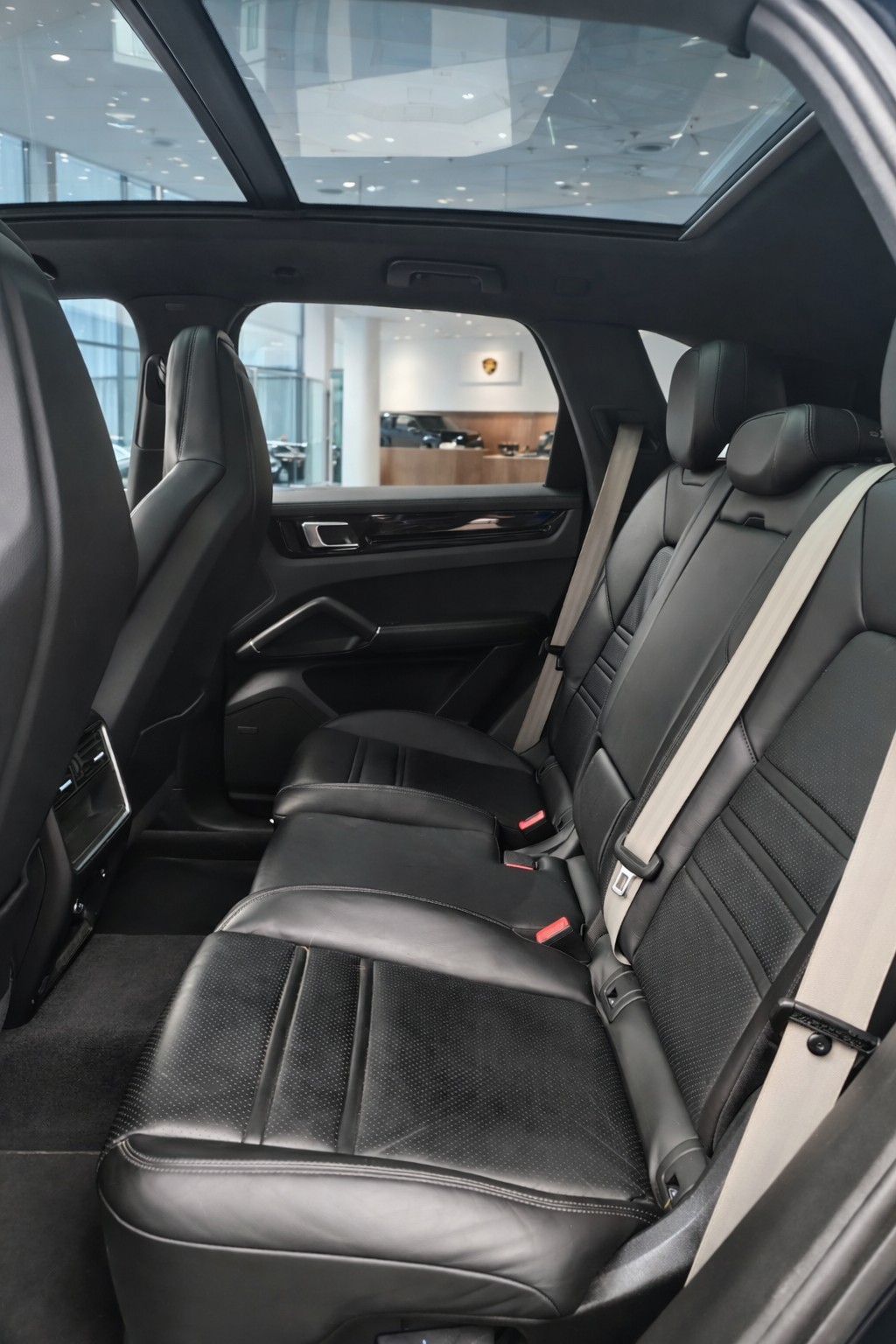 PORSCHE Cayenne E-Hybrid Platinum Edition-image-4