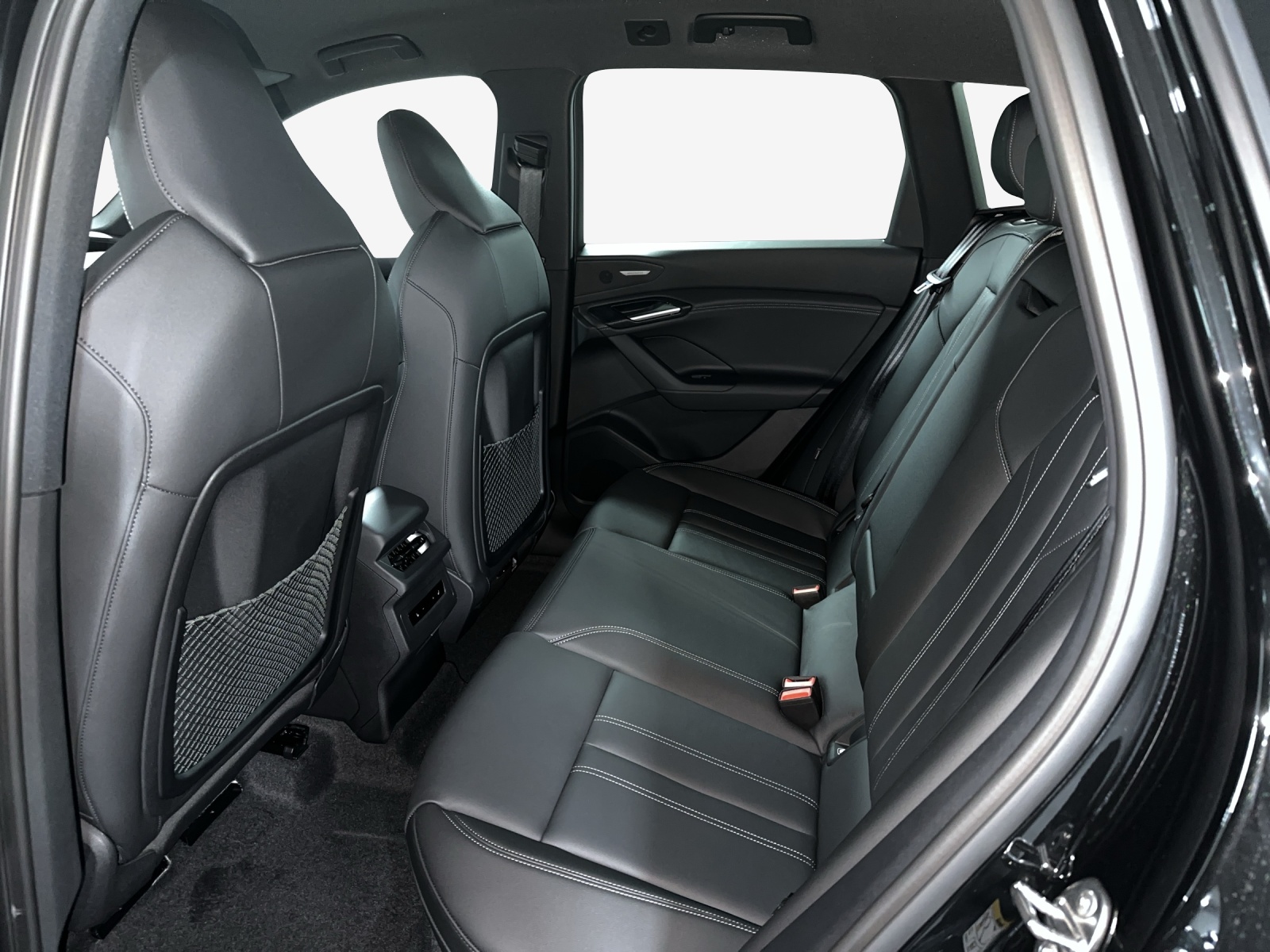 AUDI Q6 e-tron quattro-image-12
