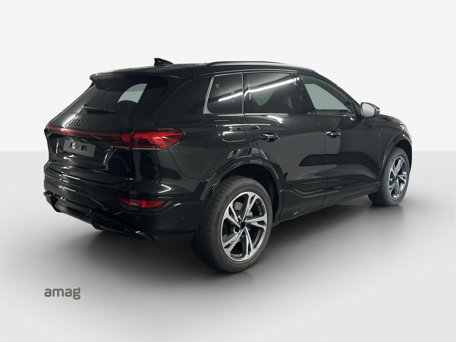 AUDI Q6 e-tron quattro-image-5