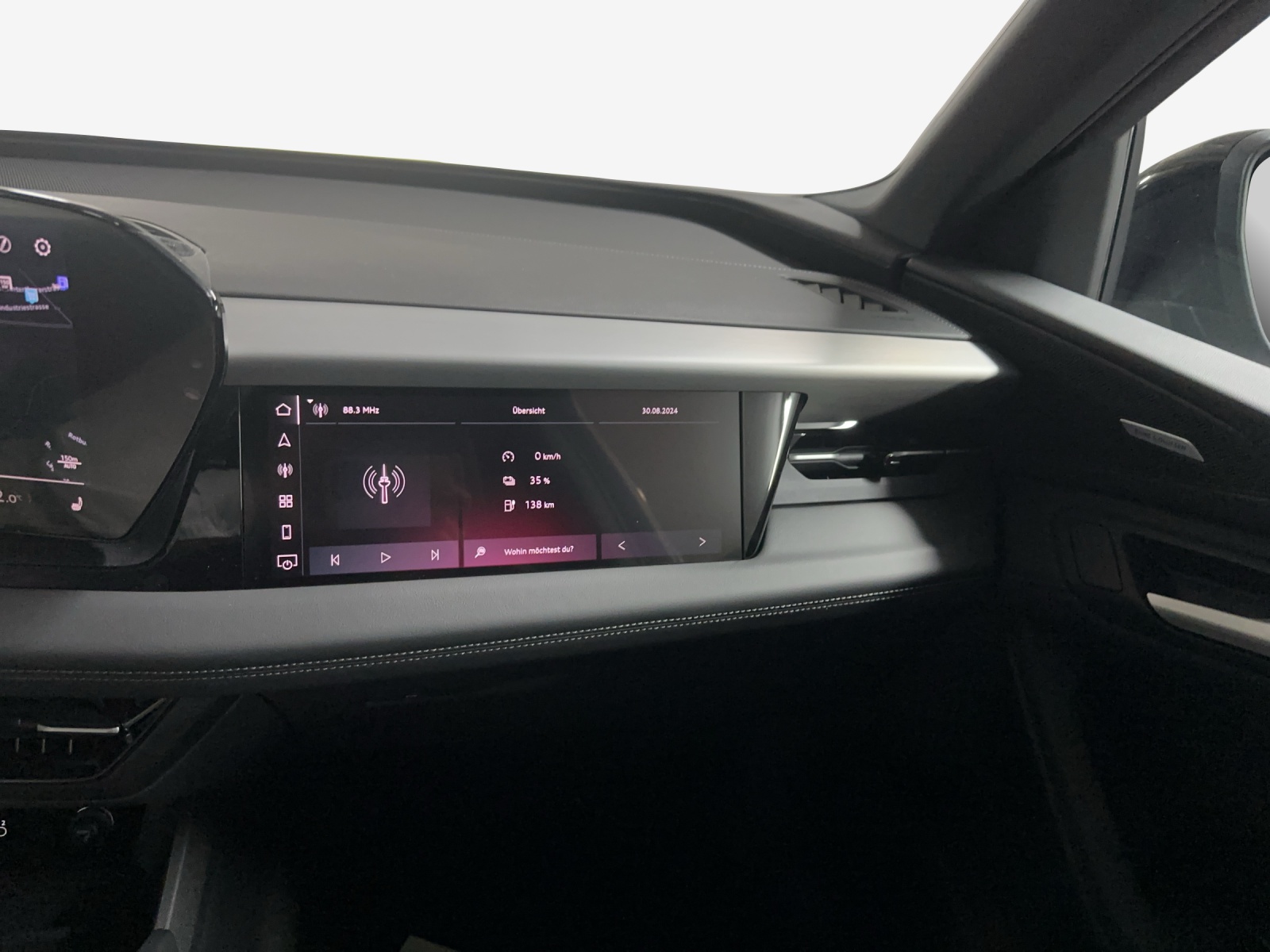 AUDI Q6 e-tron quattro-image-16