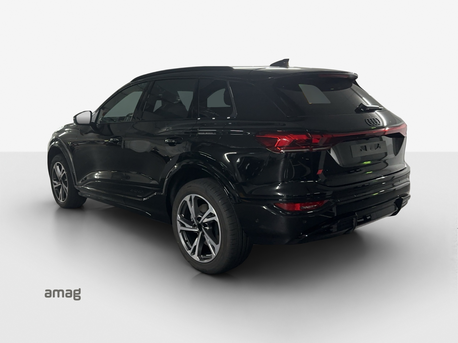 AUDI Q6 e-tron quattro-image-3