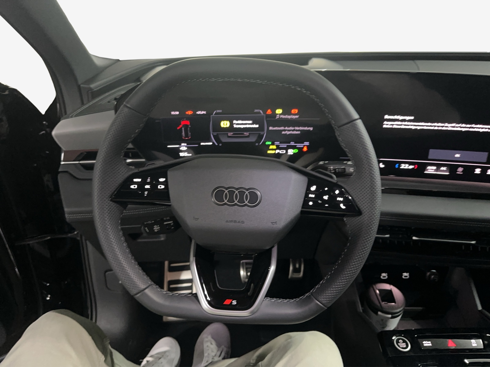 AUDI Q6 e-tron quattro-image-10