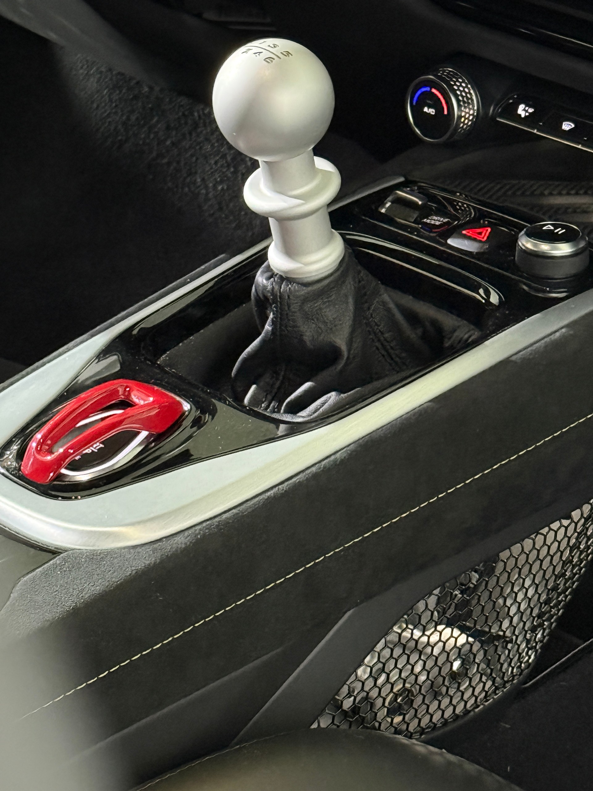 LOTUS Emira 3.5 V6 First Edition-image-13