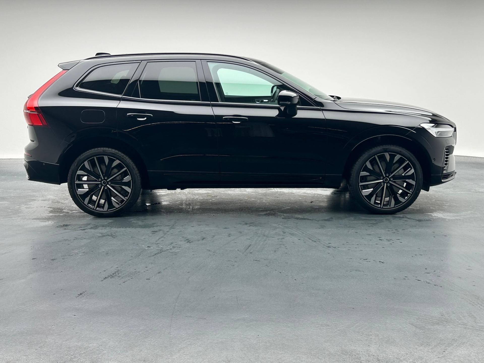 VOLVO XC60 2.0 T6 TE Ultra Dark eAWD-image-26