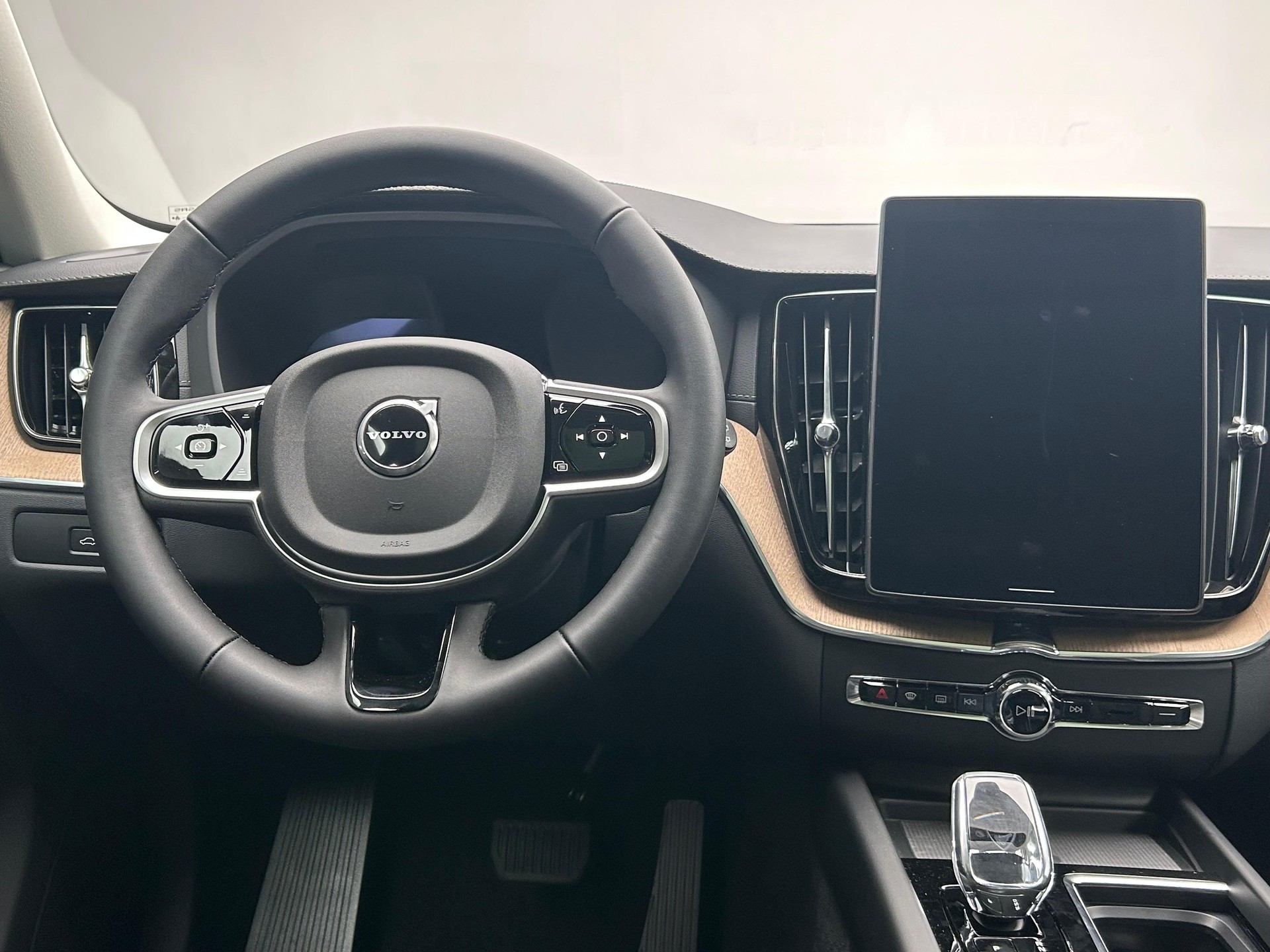 VOLVO XC60 2.0 T6 TE Ultra Dark eAWD-image-7