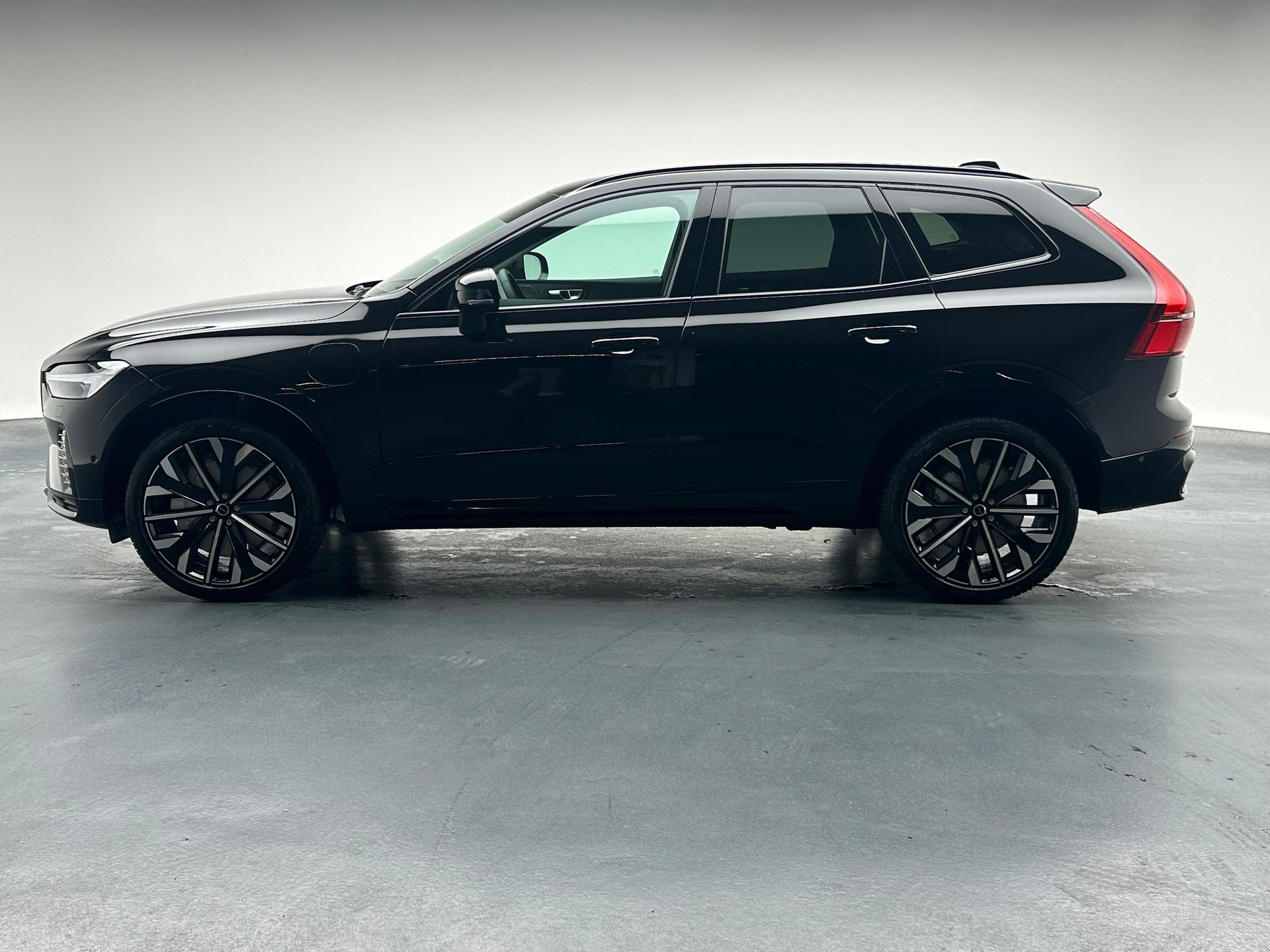 VOLVO XC60 2.0 T6 TE Ultra Dark eAWD-image-5