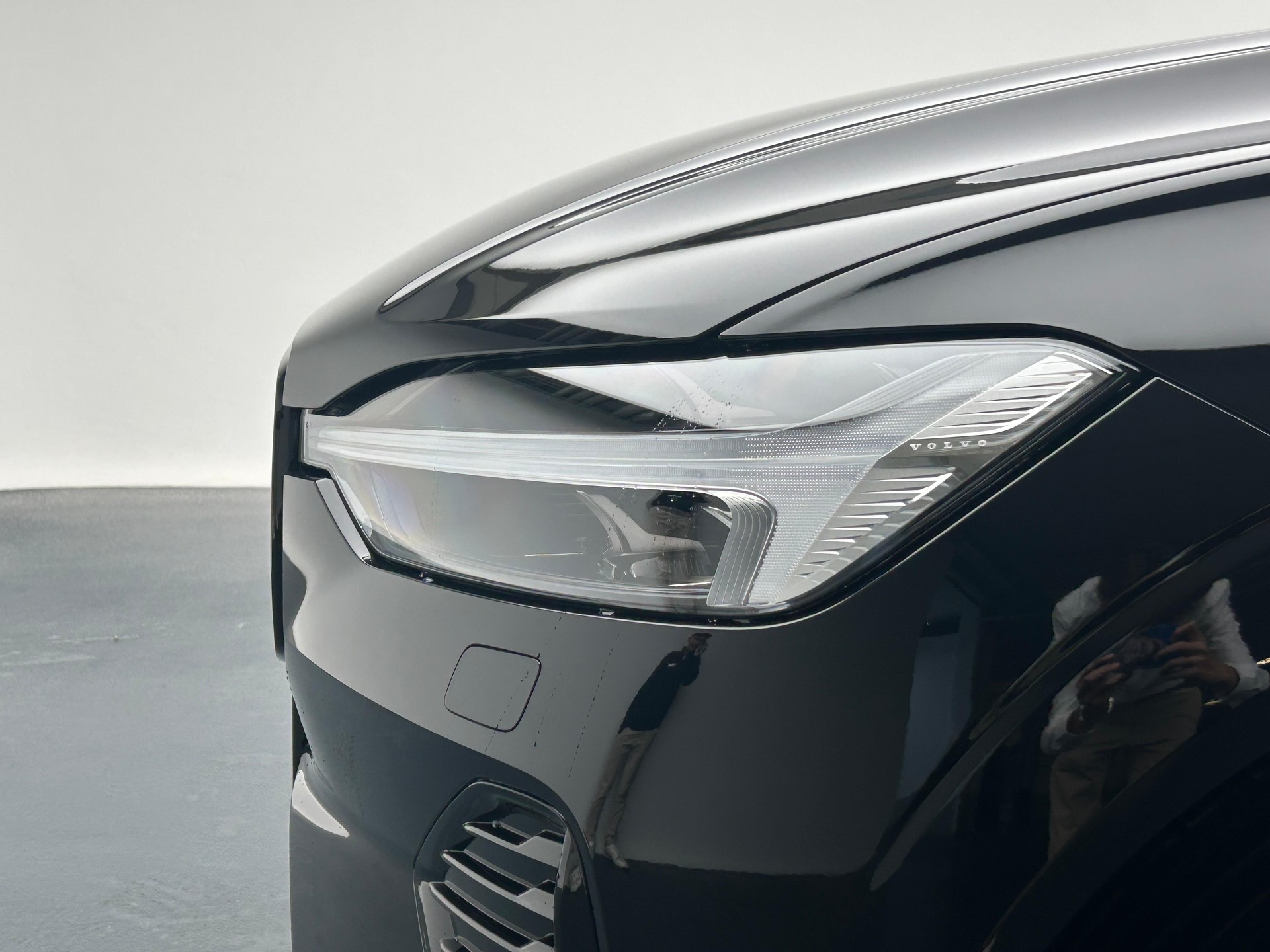 VOLVO XC60 2.0 T6 TE Ultra Dark eAWD-image-2