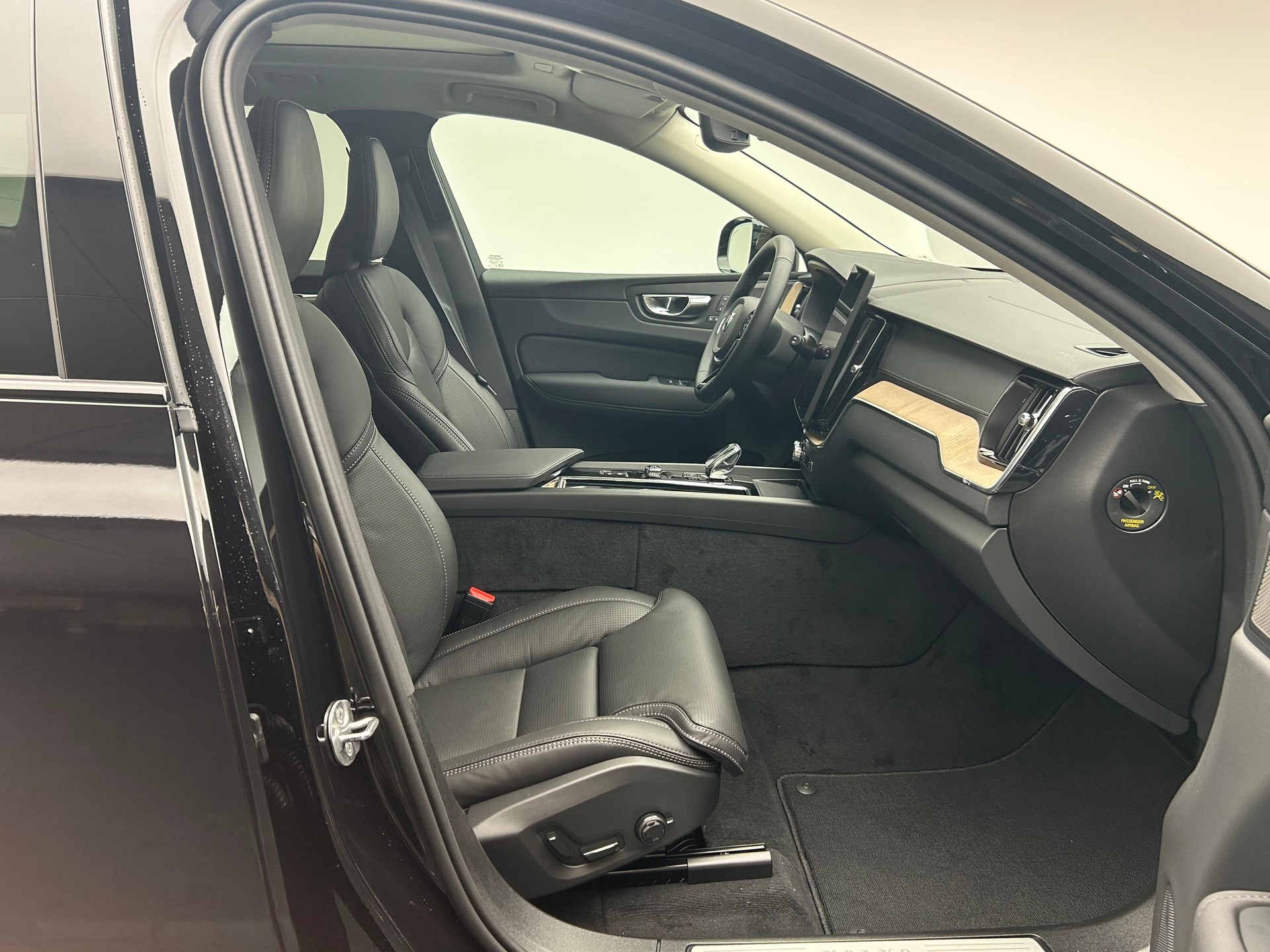 VOLVO XC60 2.0 T6 TE Ultra Dark eAWD-image-27