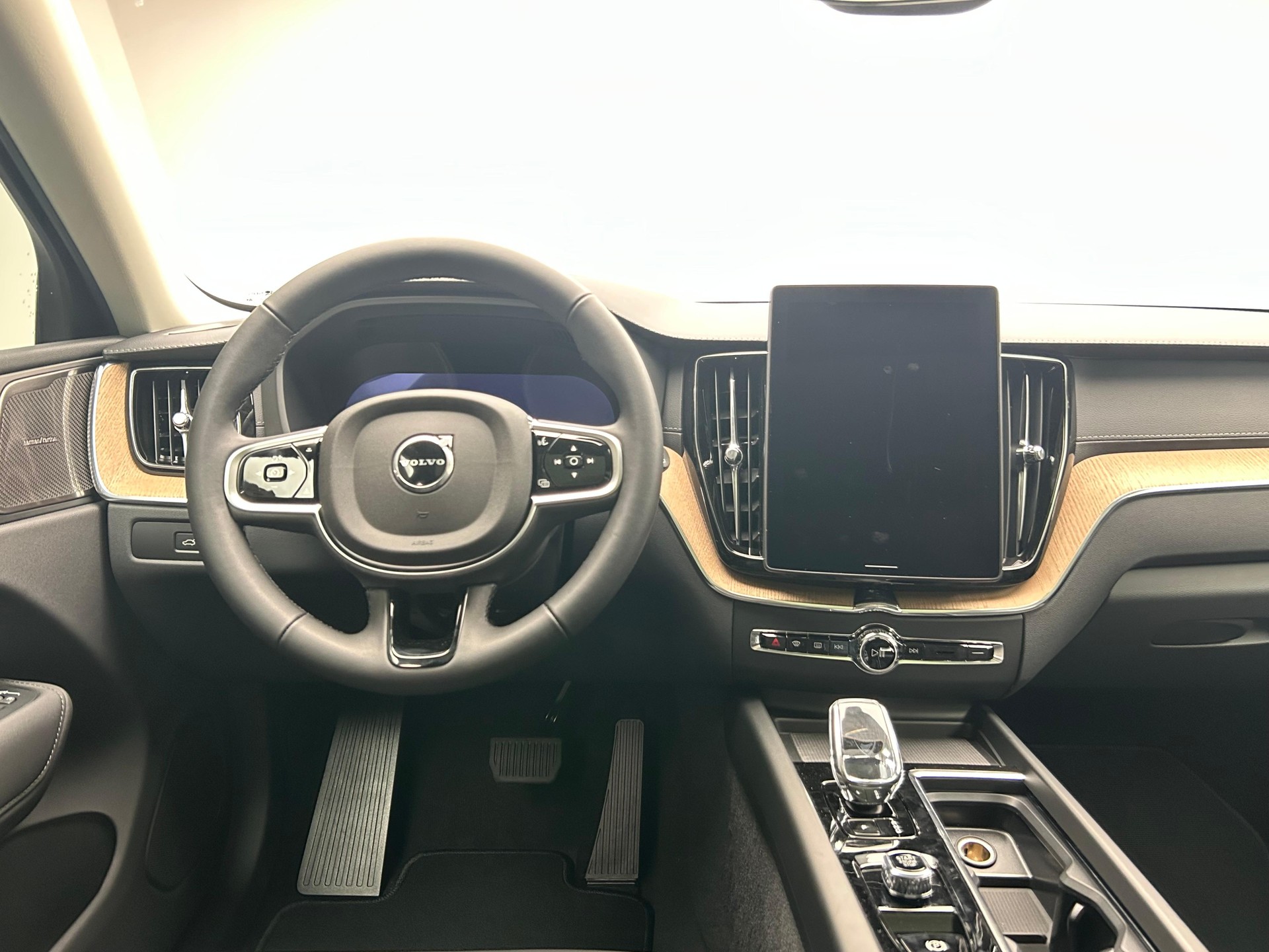 VOLVO XC60 2.0 T6 TE Ultra Dark eAWD-image-17