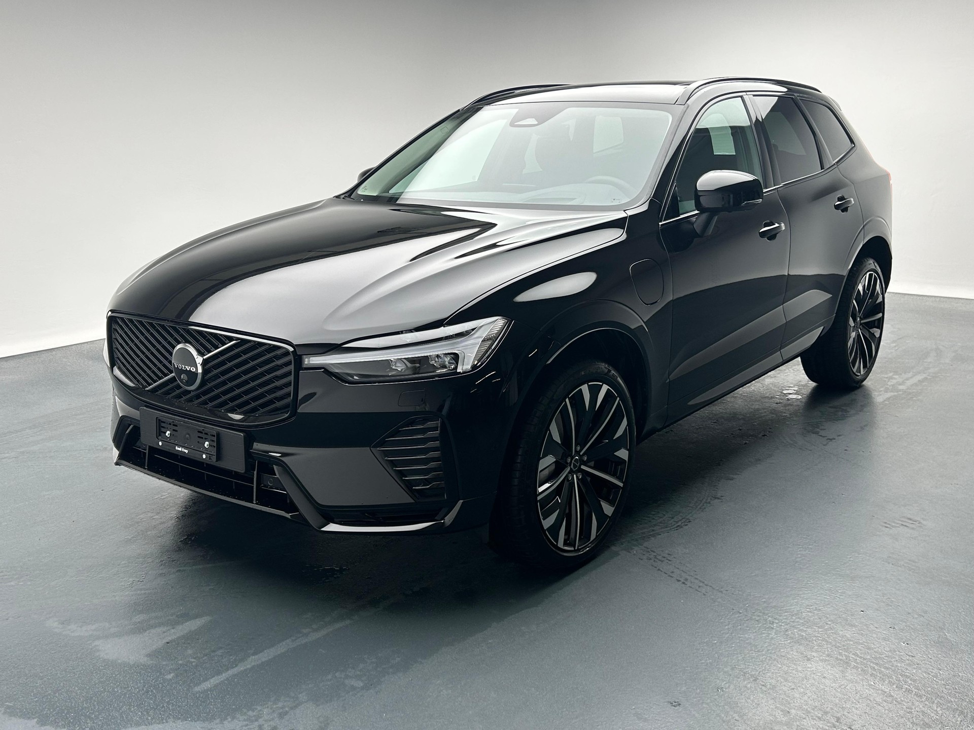 VOLVO XC60 2.0 T6 TE Ultra Dark eAWD-image-0