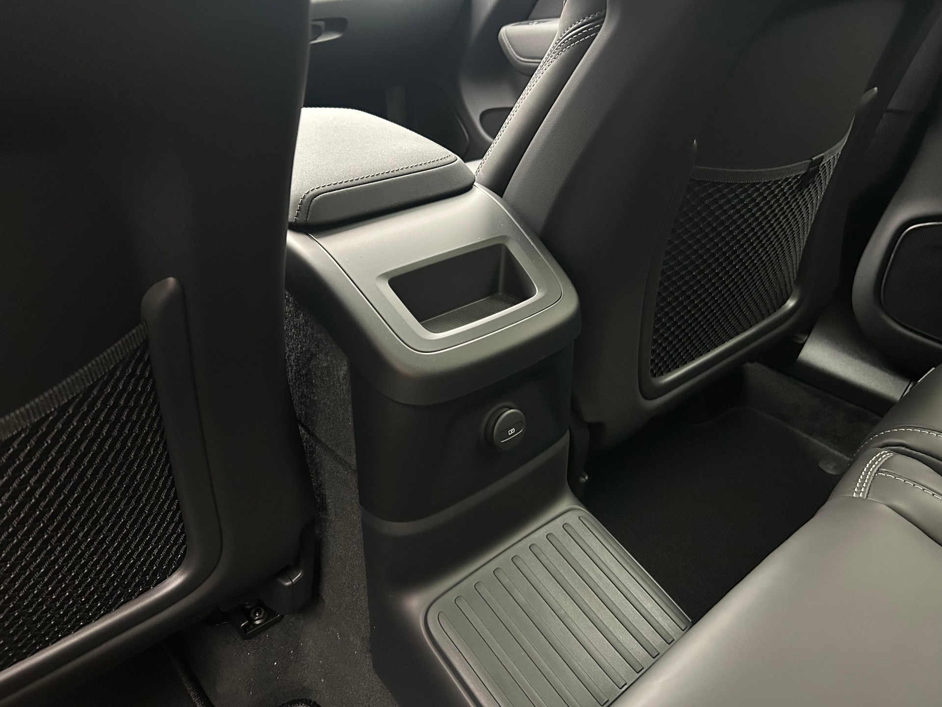 VOLVO XC60 2.0 T6 TE Ultra Dark eAWD-image-18