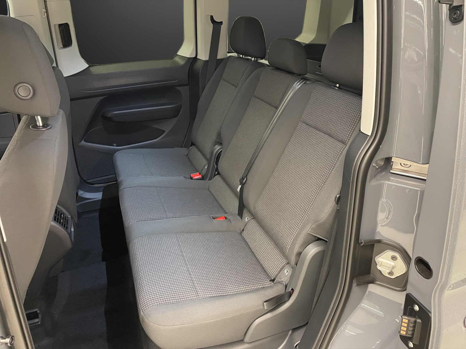 VW Caddy 2.0 TDI-image-8
