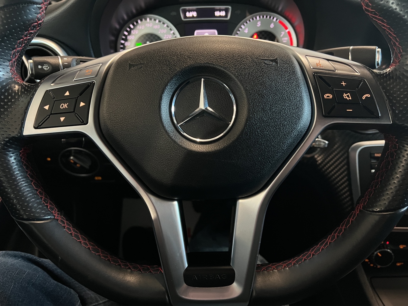 MERCEDES-BENZ A 250 AMG Line 4Matic 7G-DCT-image-15