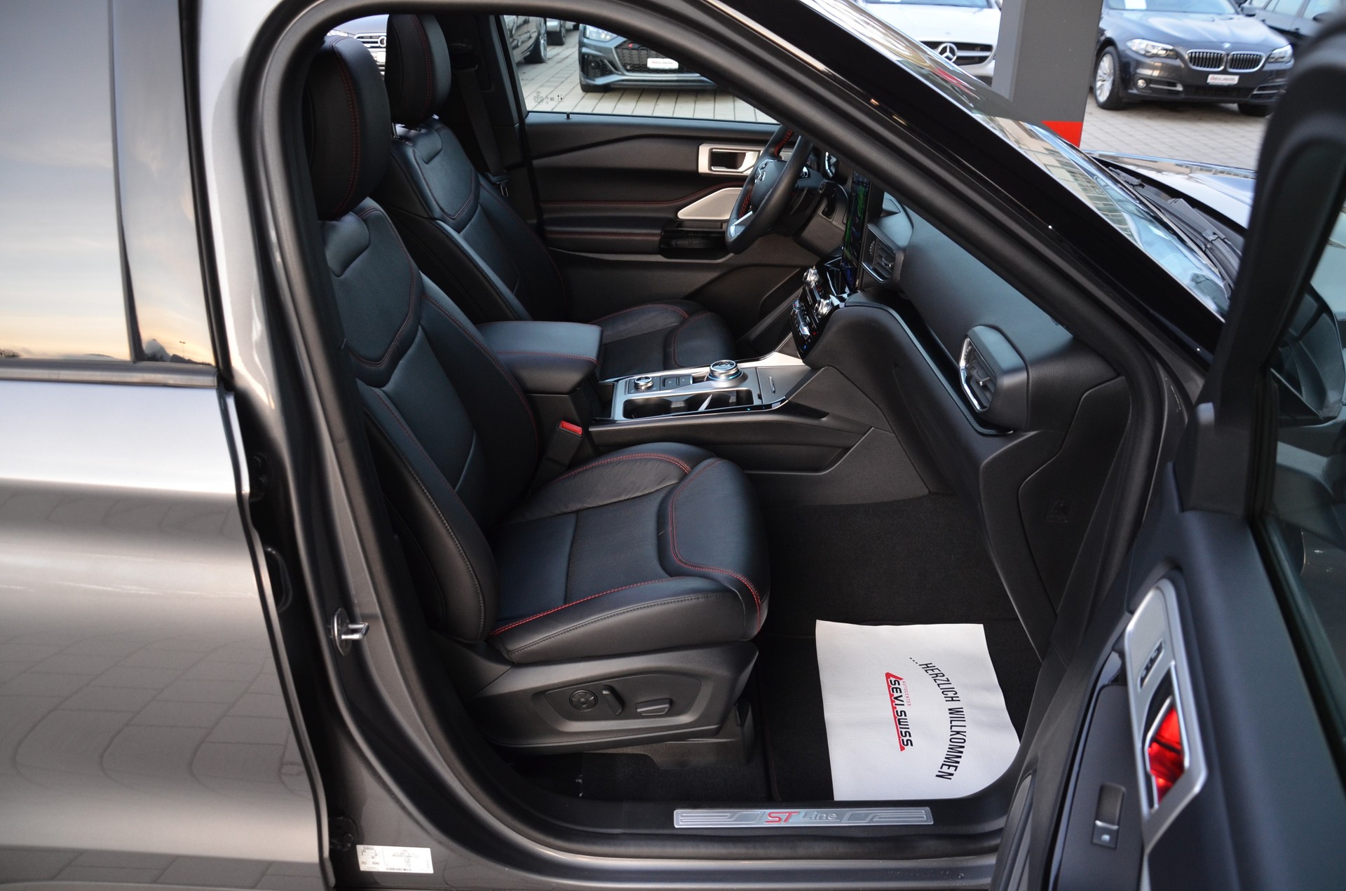 FORD Explorer 3.0 EcoB. Plug-in-Hybrid ST-Line 4WD Aut.*Frisch ab MFK,Werksgarantie bis 14.03.2027 oder 100'000km*-image-12