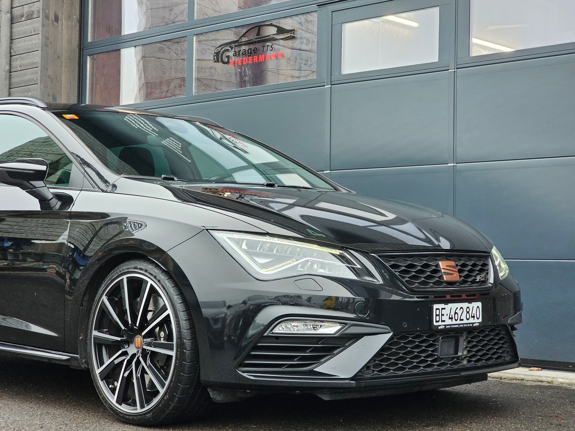 SEAT Leon ST 2.0 TSI Cupra R 300 4 Drive DSG-image-8