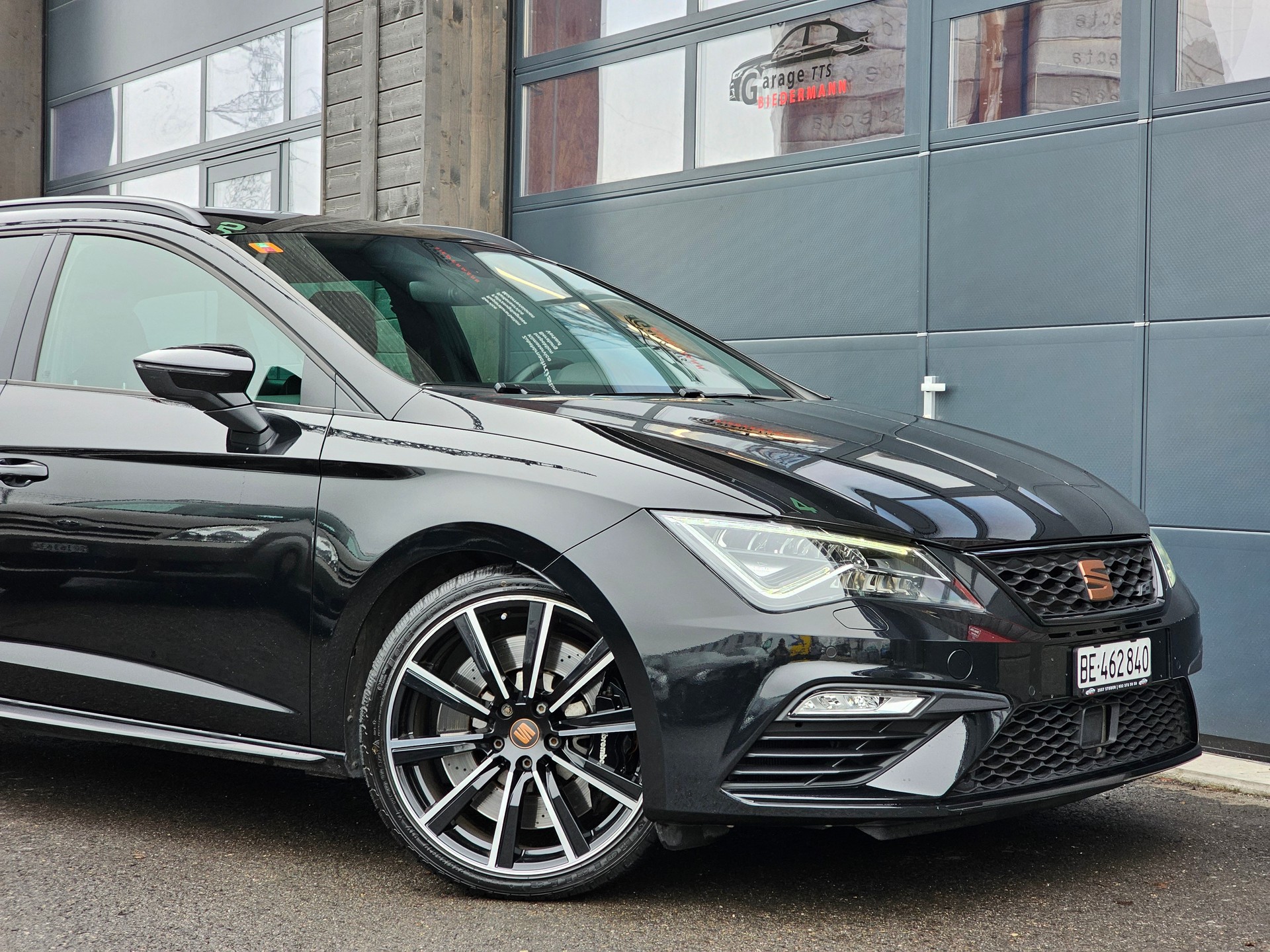 SEAT Leon ST 2.0 TSI Cupra R 300 4 Drive DSG-image-7