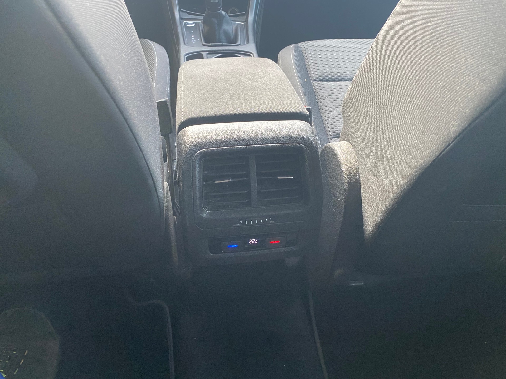 VW Touran 2.0 TDI BlueMotion Technology United DSG-image-9