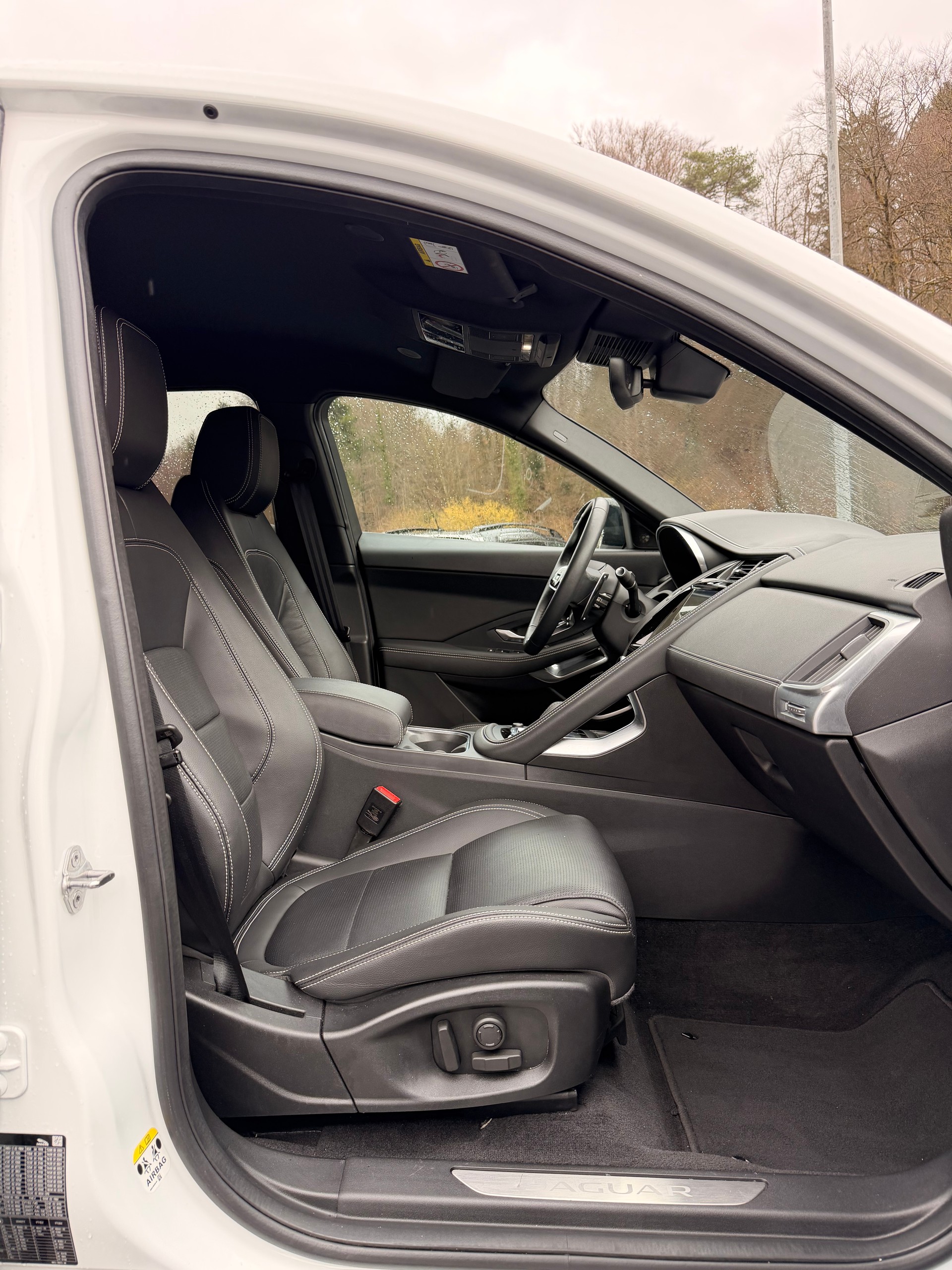 JAGUAR E-Pace 1.5 P300e R-Dynamic AWD HSE-image-10