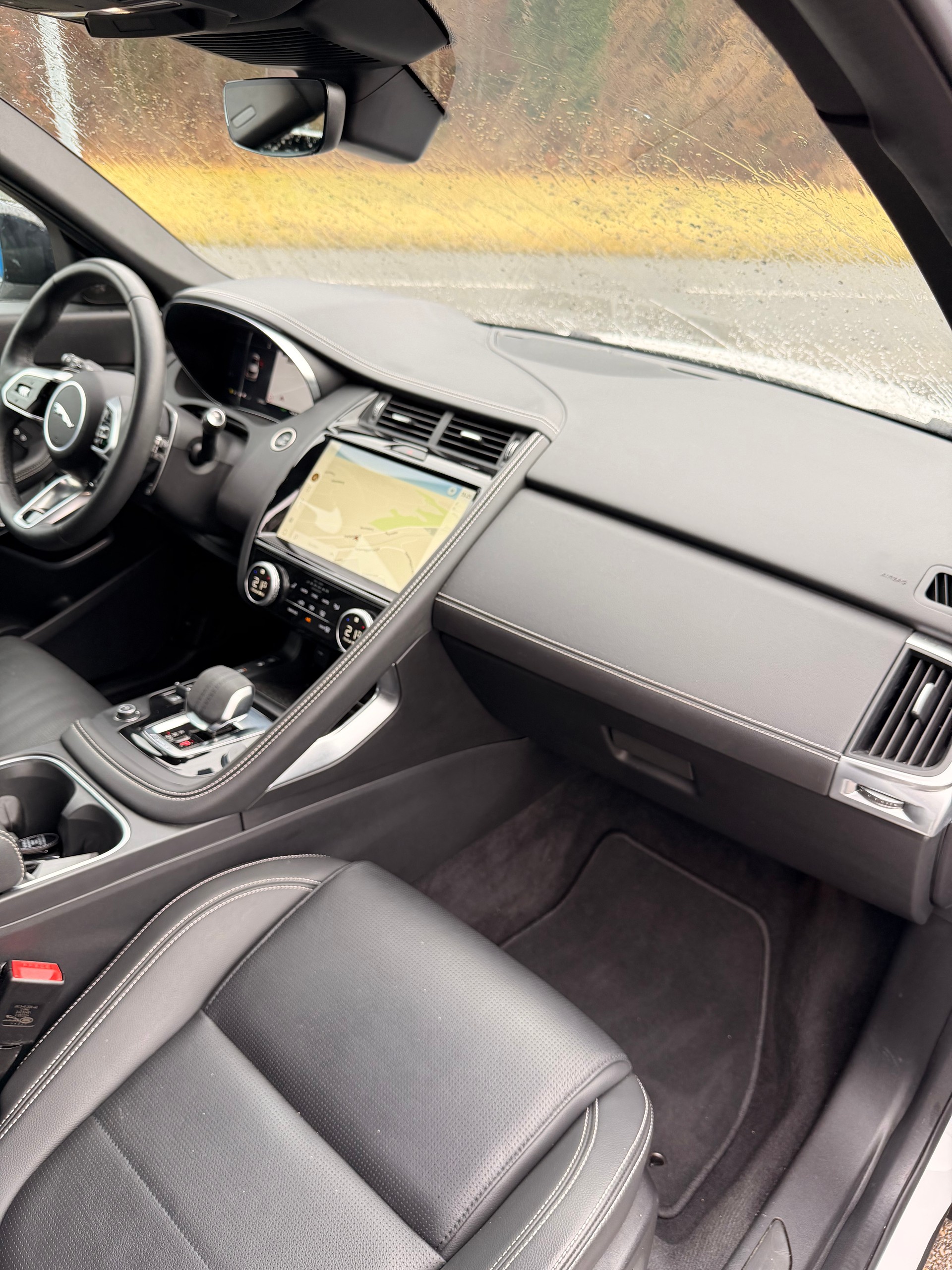 JAGUAR E-Pace 1.5 P300e R-Dynamic AWD HSE-image-9