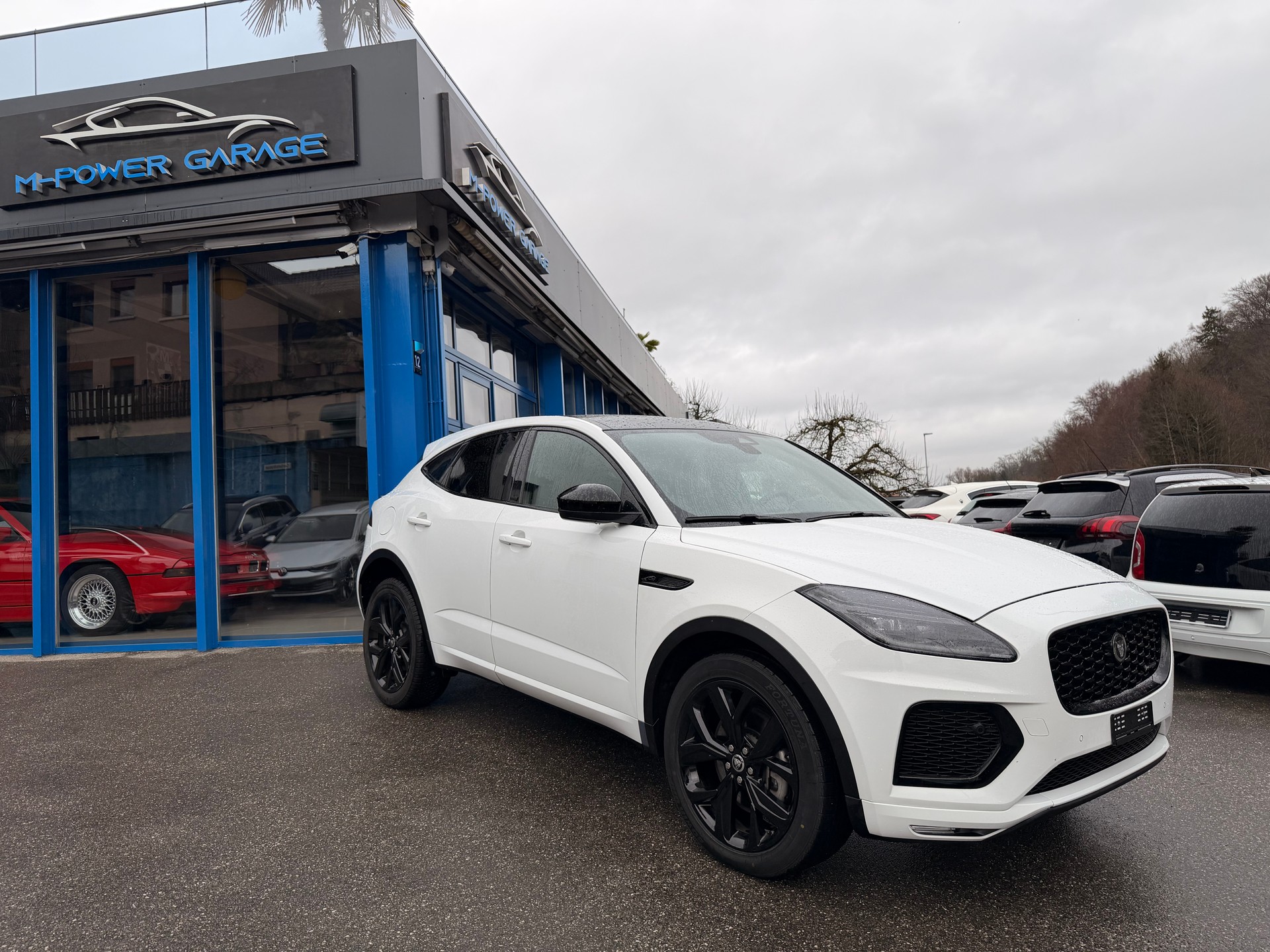 JAGUAR E-Pace 1.5 P300e R-Dynamic AWD HSE-image-1