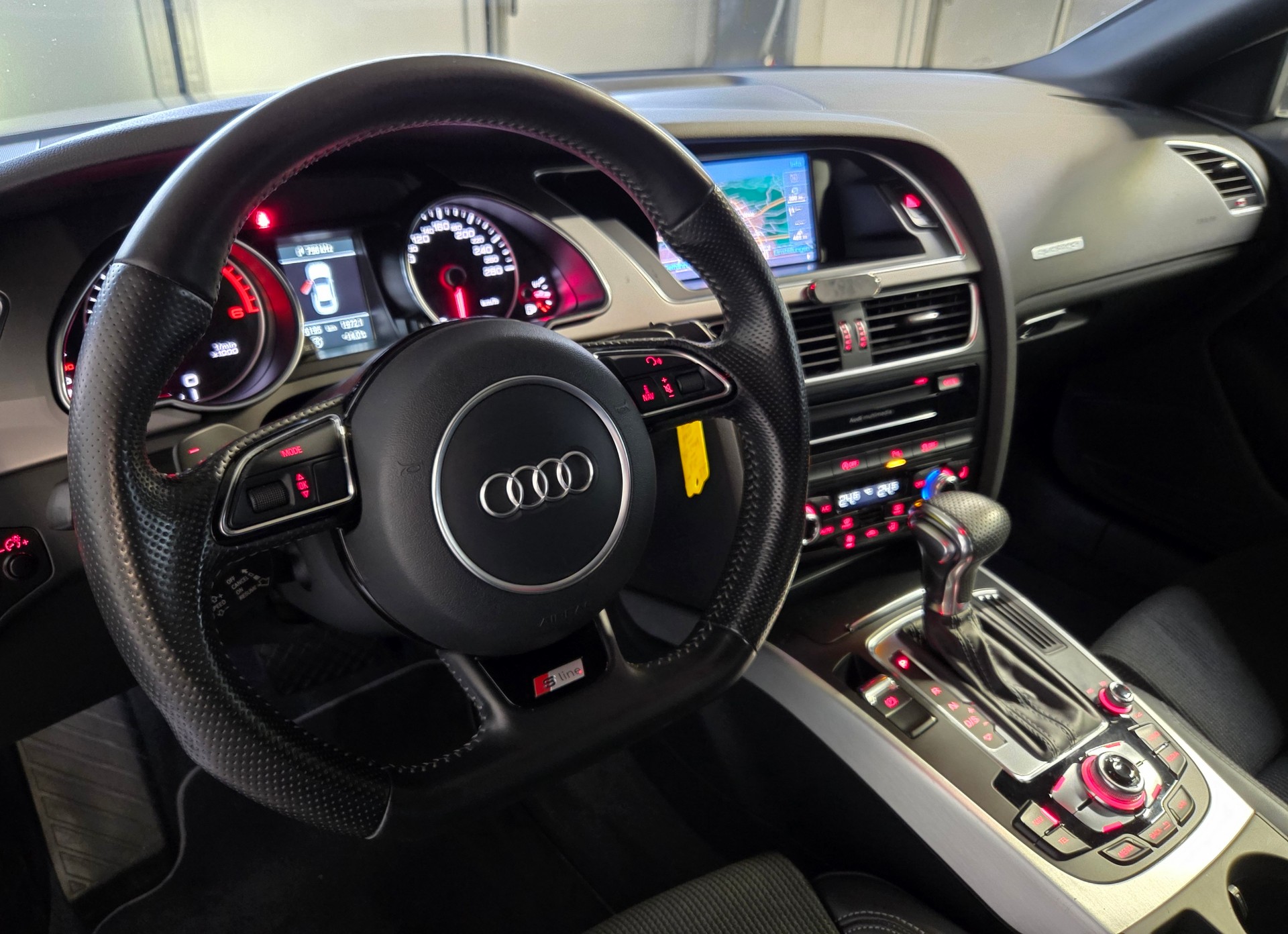 AUDI A5 Coupé 2.0 TDI 190 quattro S-Tronic-image-11
