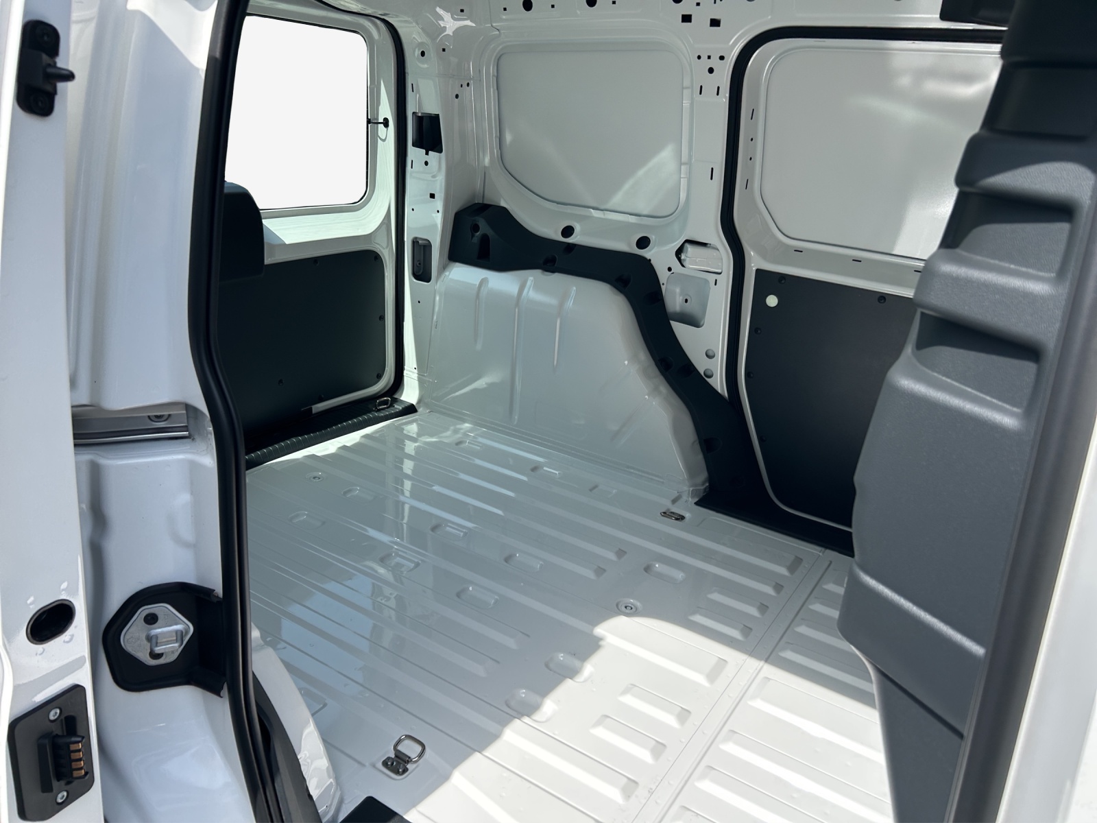 VW Caddy Cargo 2.0TDI-image-14
